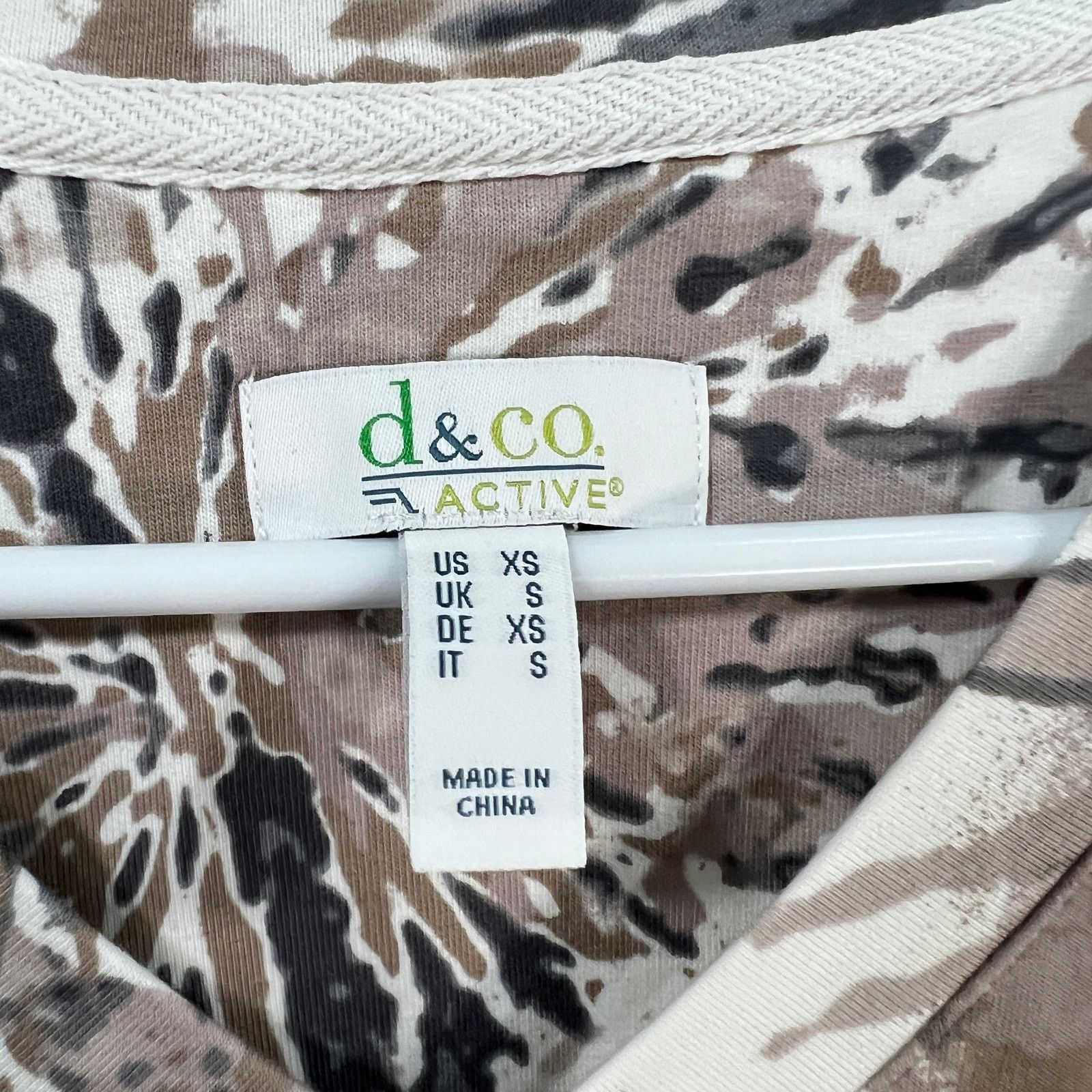 Other Denim & Co Active Printed Terry V-Neck Pullover Size XS / US 0-2 / IT 36-38 - 3 Thumbnail