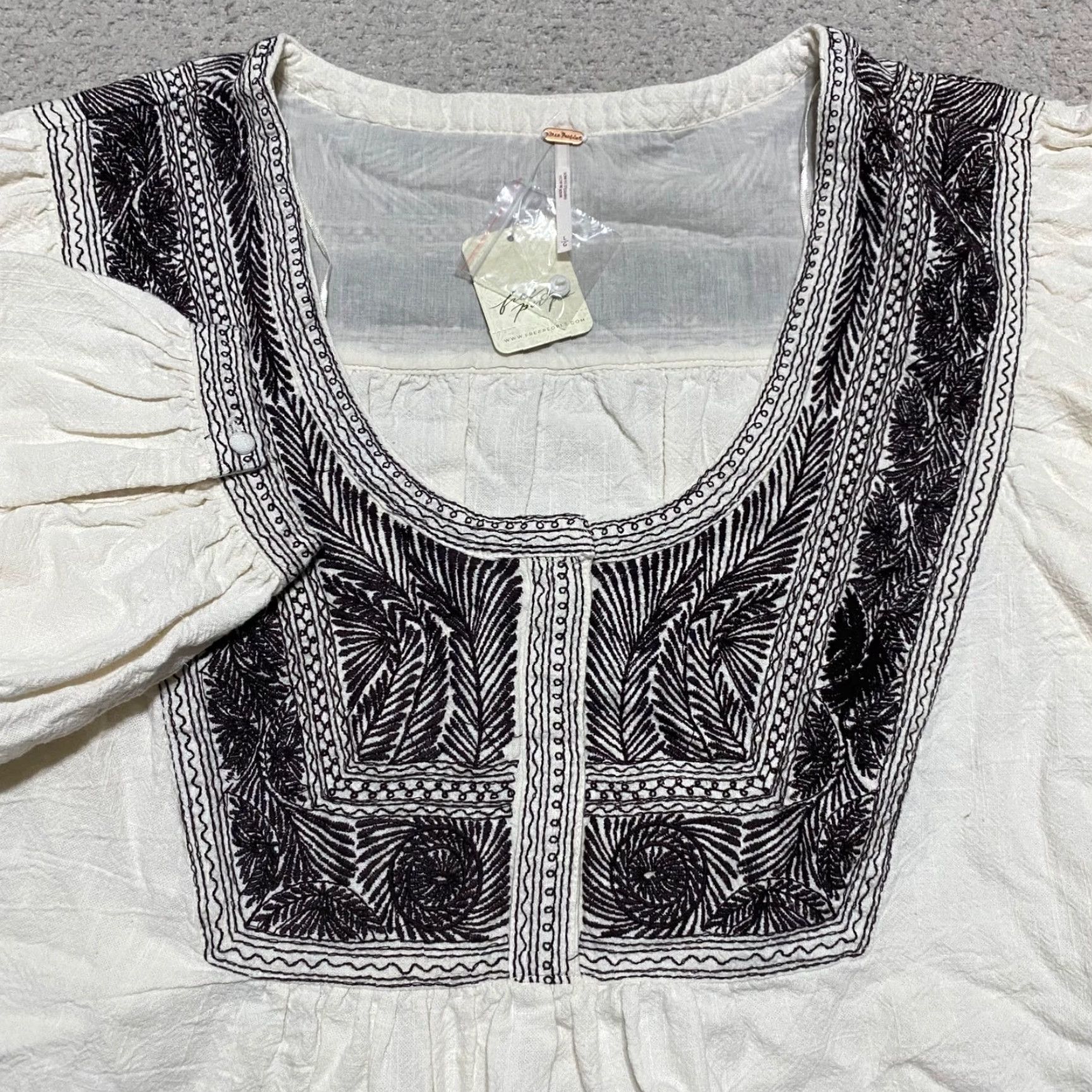 Free People NWT Free People Womens Top White Embroidered Crop Scoop Neck Boho 60s 100% Cotton Balloon Sleeve Cropped Casual Tops Womens L White Size L / US 10 / IT 46 - 5 Thumbnail