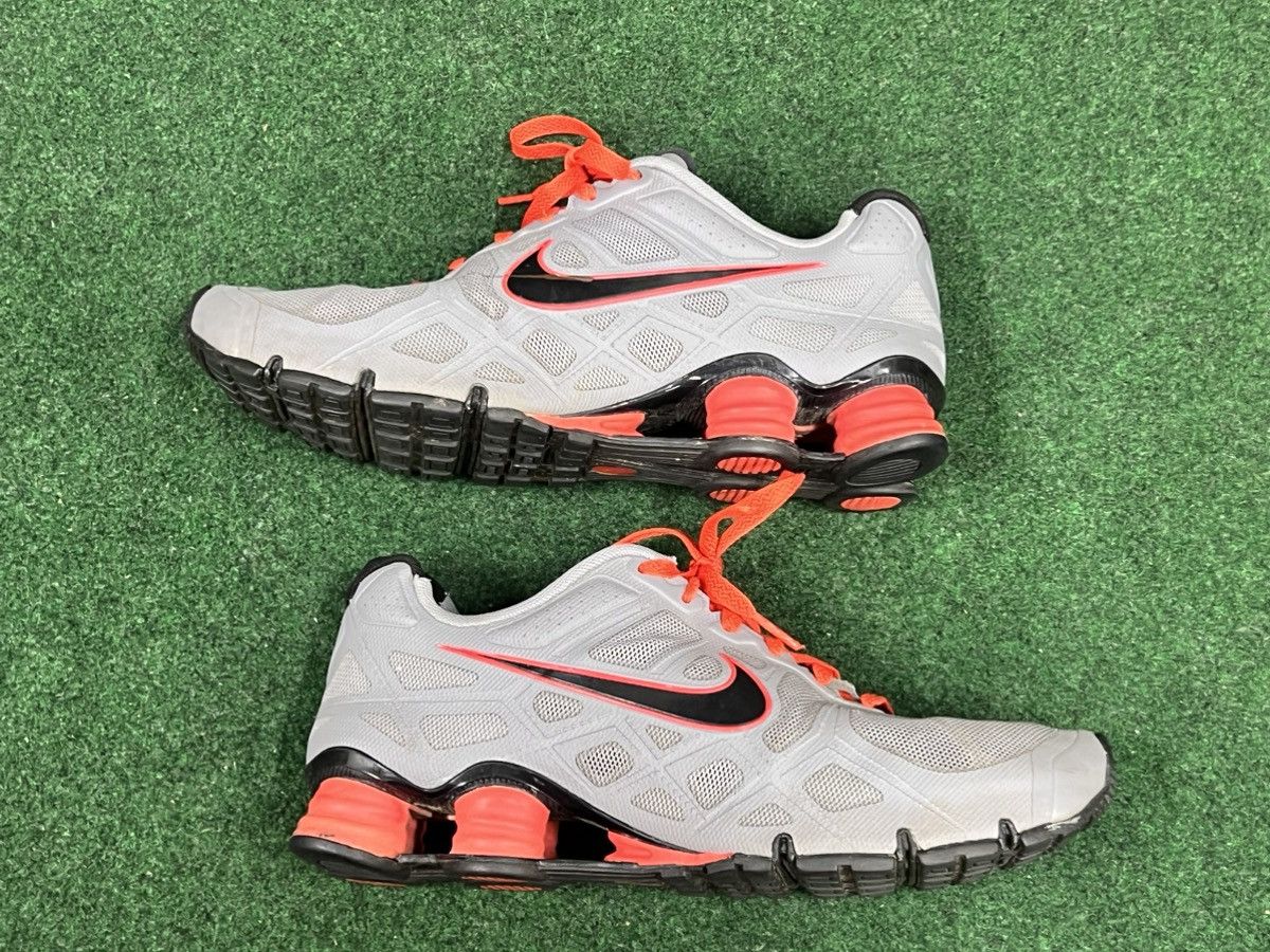 Nike 2011 Nike Shox Roadster Size US 10.5 / EU 43-44 - 4 Thumbnail