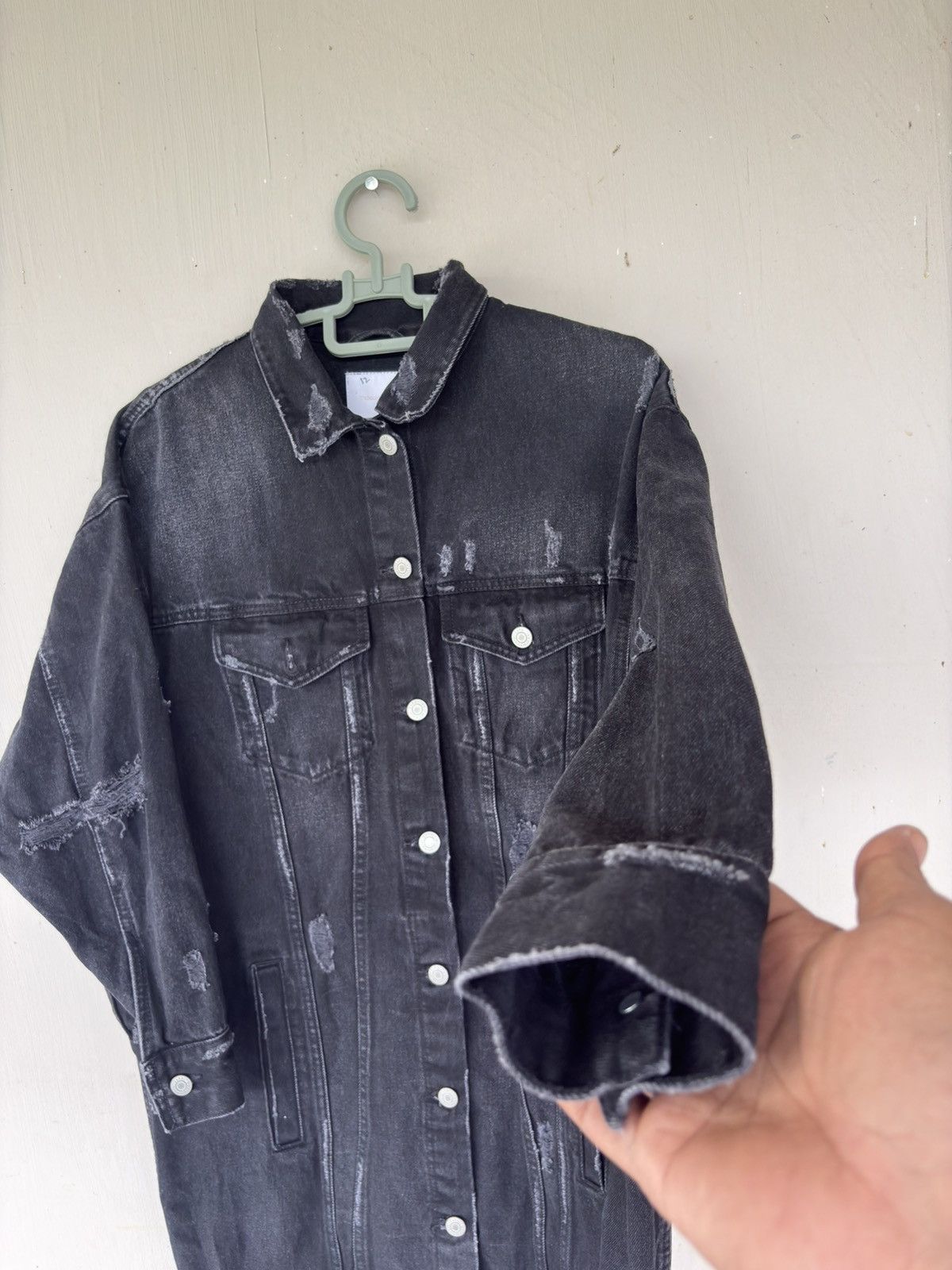 Zara Trafaluc Zara Black Distressed Long Denim Jacket Size US M / EU 48-50 / 2 - 3 Thumbnail