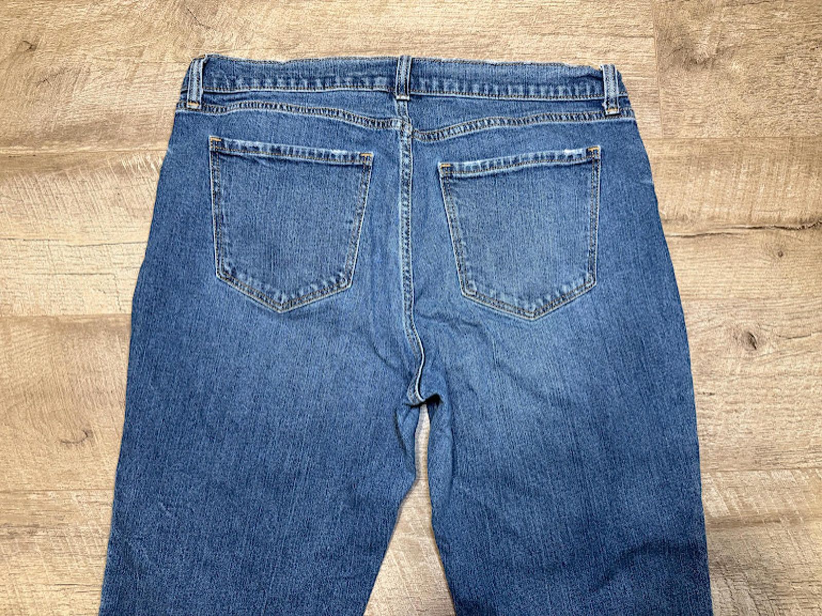 Old Navy Old Navy Mid-Rise Boyfriend Straight Ripped Cut-Off Jeans Size 32" / US 10 / IT 46 - 6 Thumbnail