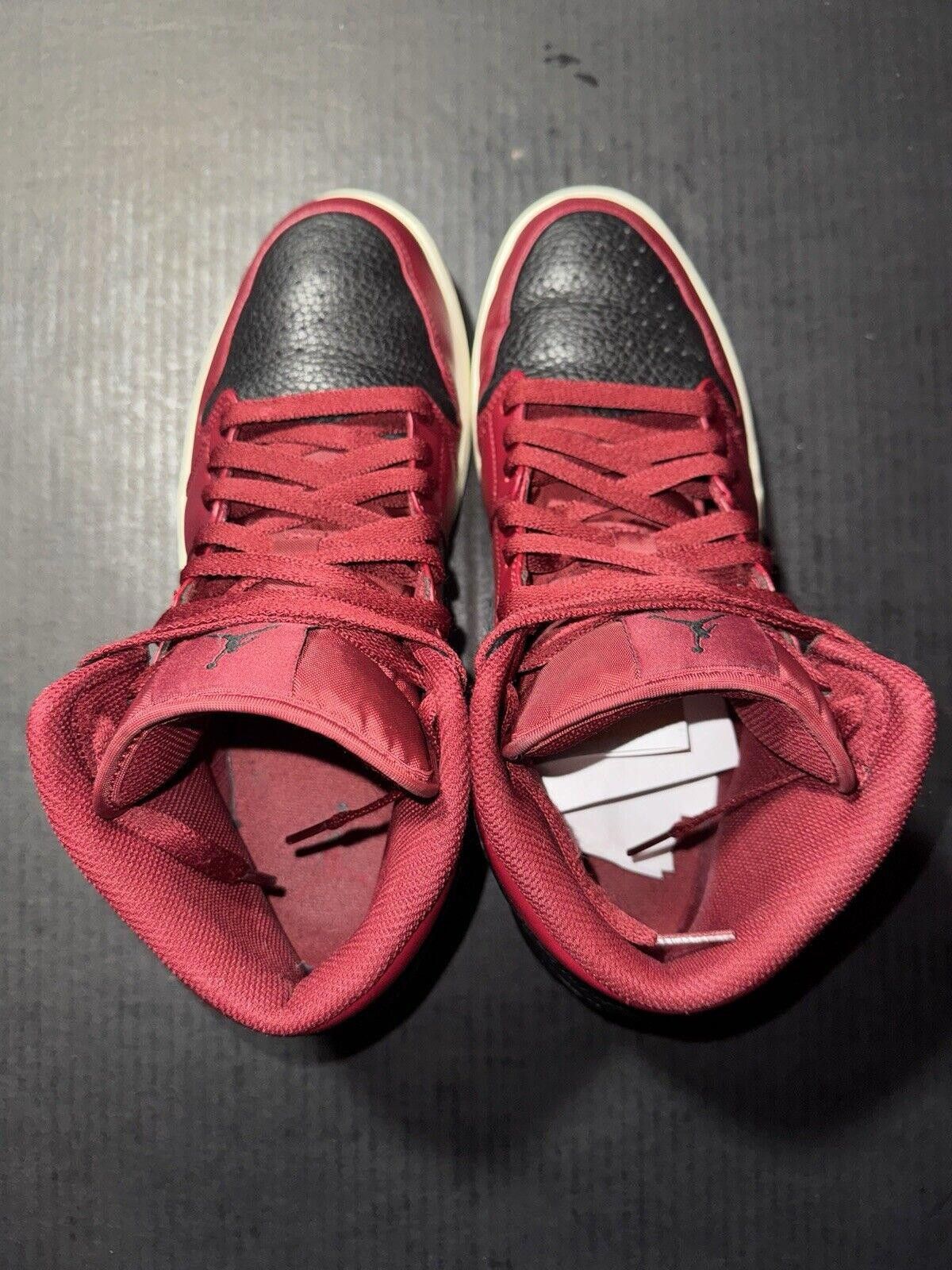 Jordan Brand Nike Air Jordan 1 Retro Mid Team Red Black 554724-601 Sz 10 Size US 10 / EU 43 - 8 Thumbnail