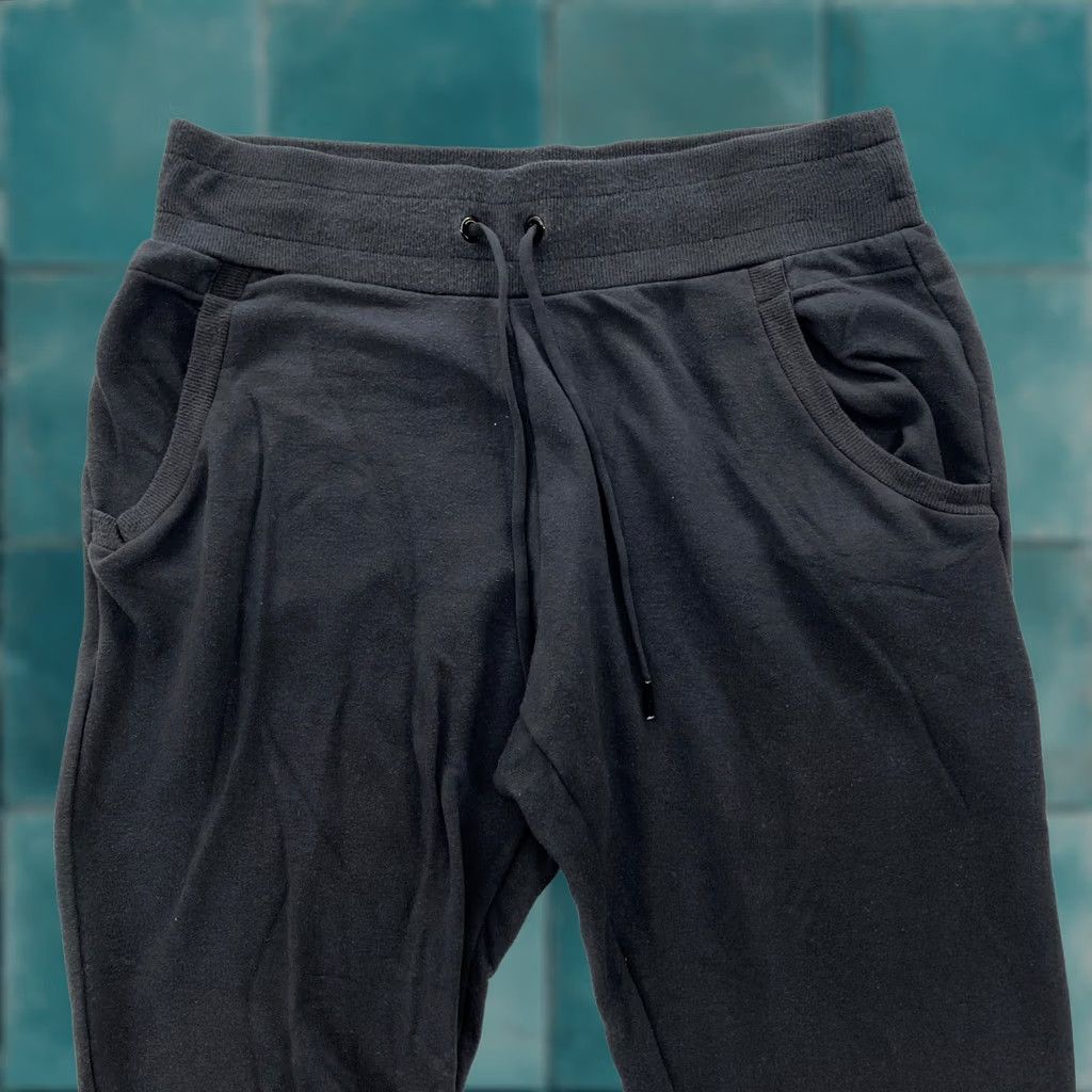 Athleta Athleta Luxe Coaster Jogger Pants Women Medium Black Cuffed Drawstring Tapered Jogger Pants Black Women Medium Athleta Luxe Coaster Jogger Pants Size 32" / US 10 / IT 46 - 1 Thumbnail