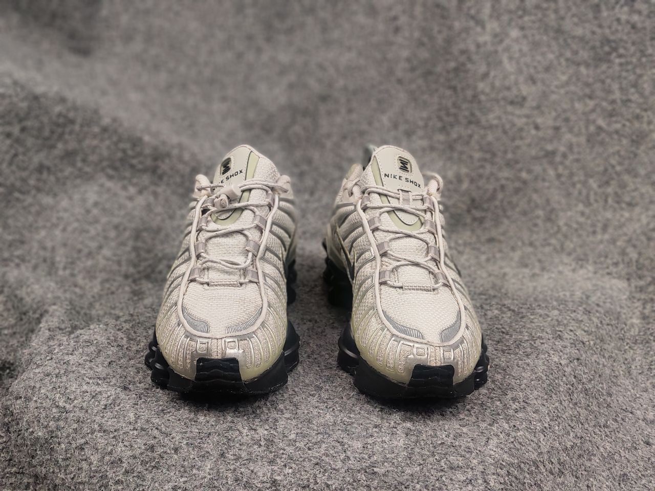 Nike Nike Shox TL Light Bone Off Noir-Olive Sneakers Vintage Y2K Size US 7.5 / IT 37.5 - 9 Thumbnail