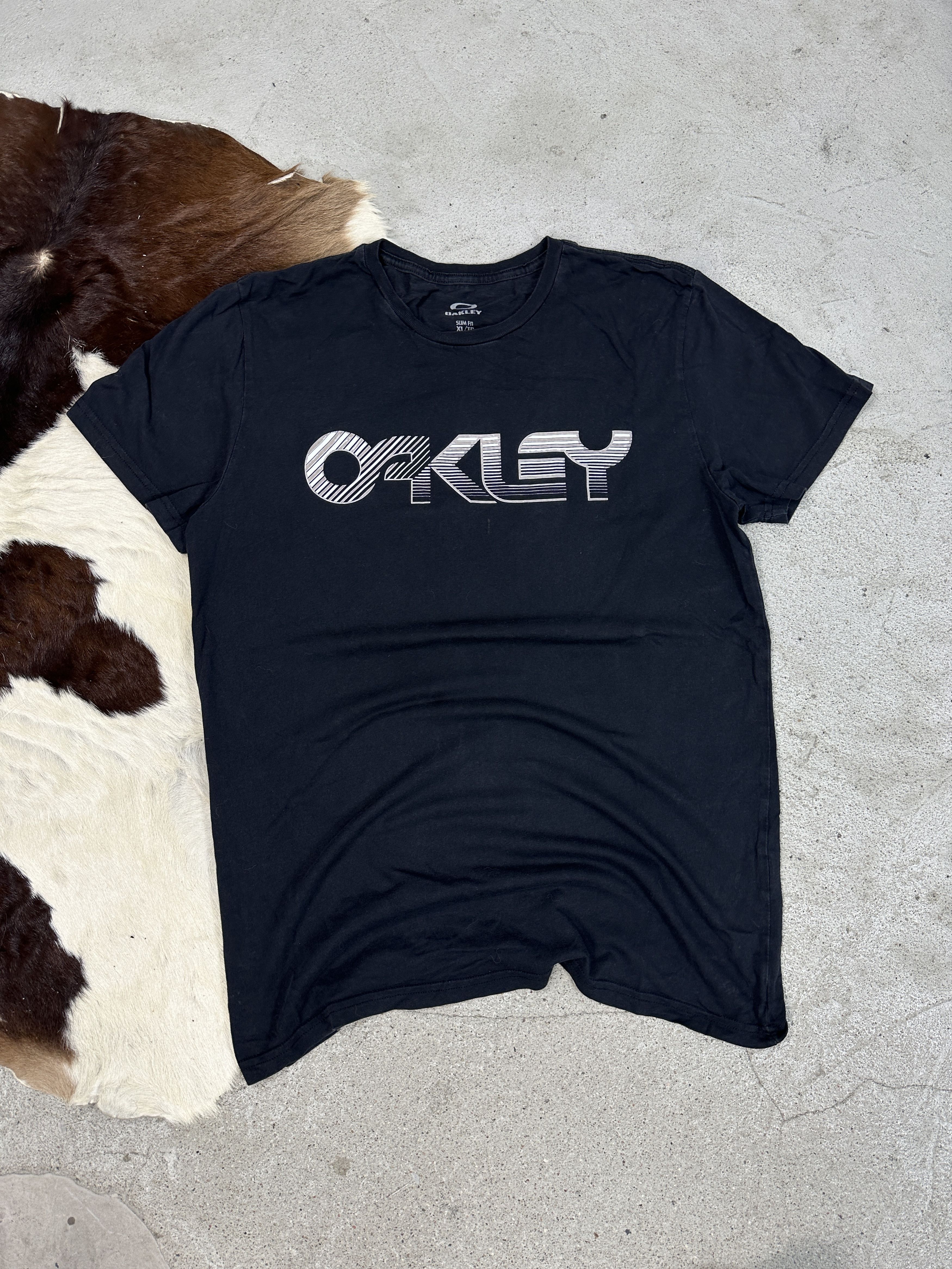Oakley × Vintage Vintage 00s Casual Preppy Slim fit Oakley T-shirt Size US XL / EU 56 / 4 - 1 Thumbnail