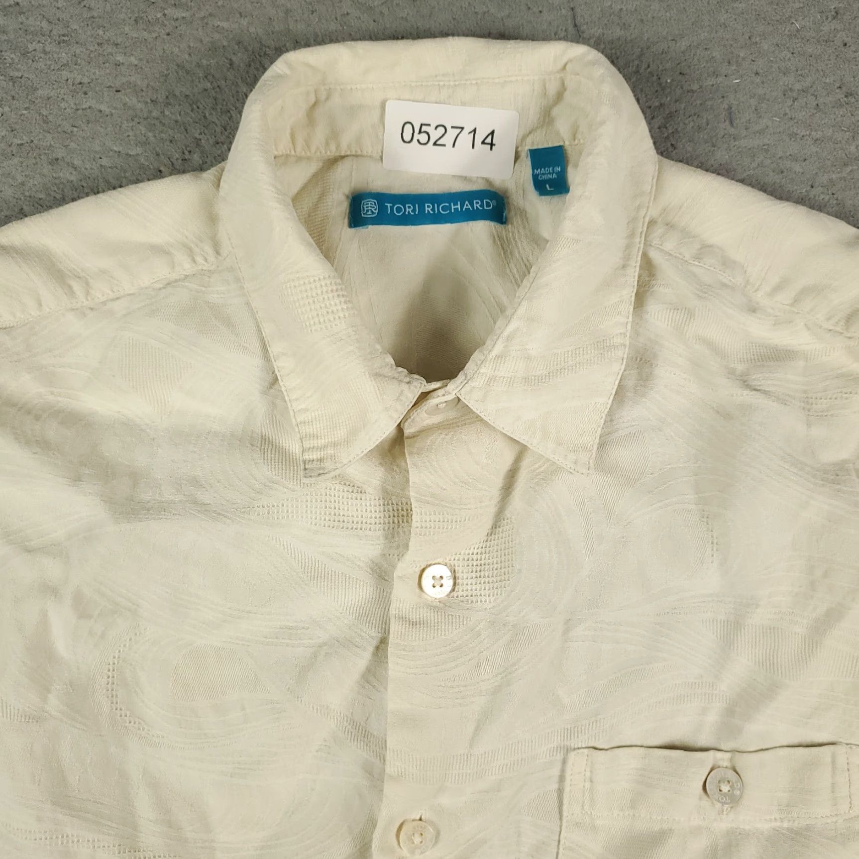 Tori Richard VINTAGE Tori Richard Men's Shirt Short Sleeve Large Beige Casual Hawaiian Aloha Modern Size US L / EU 52-54 / 3 - 2 Thumbnail