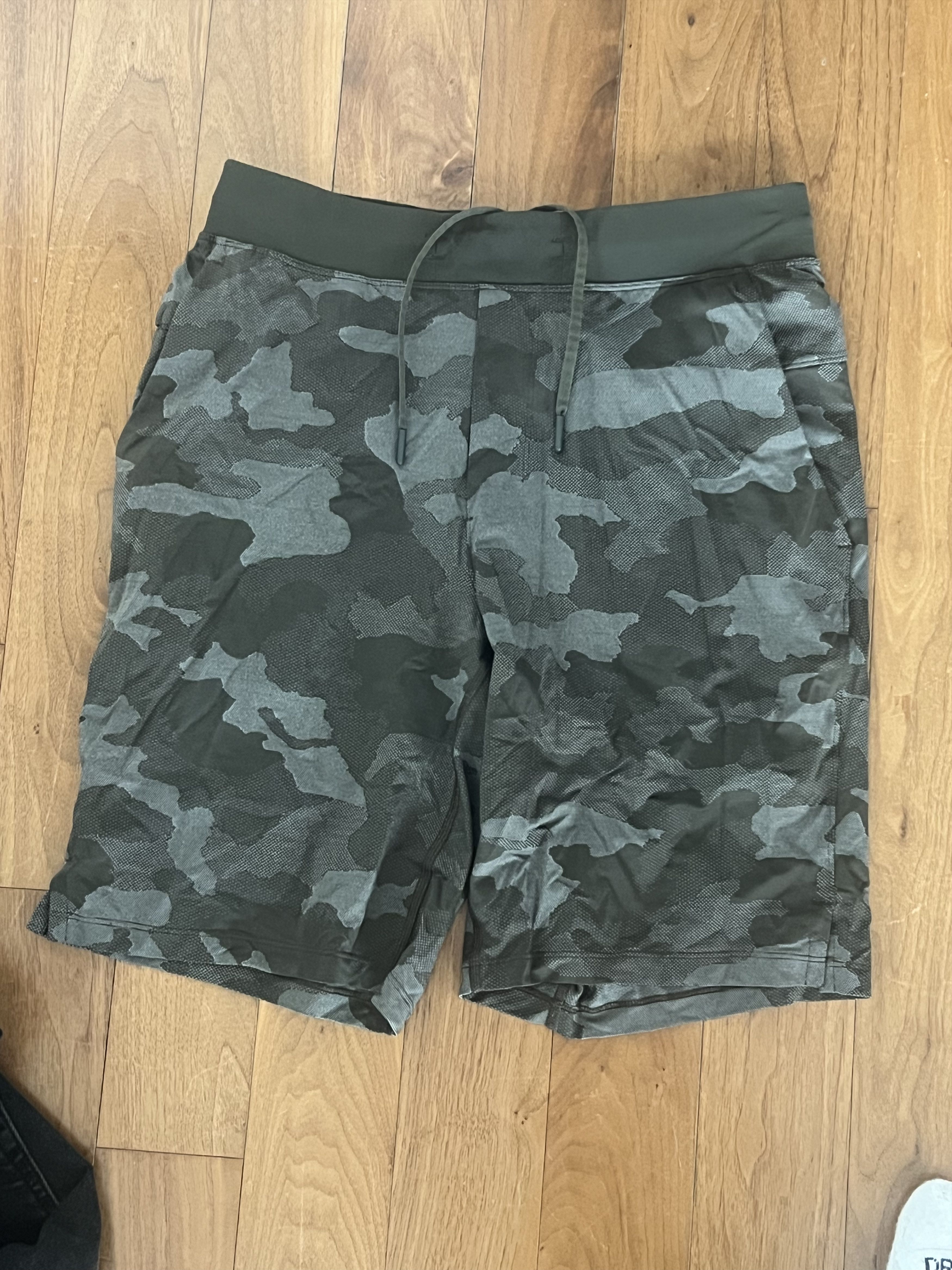 Lululemon Camo 9" Lululemon Shorts - Medium Size US 32 / EU 48 - 1 Preview