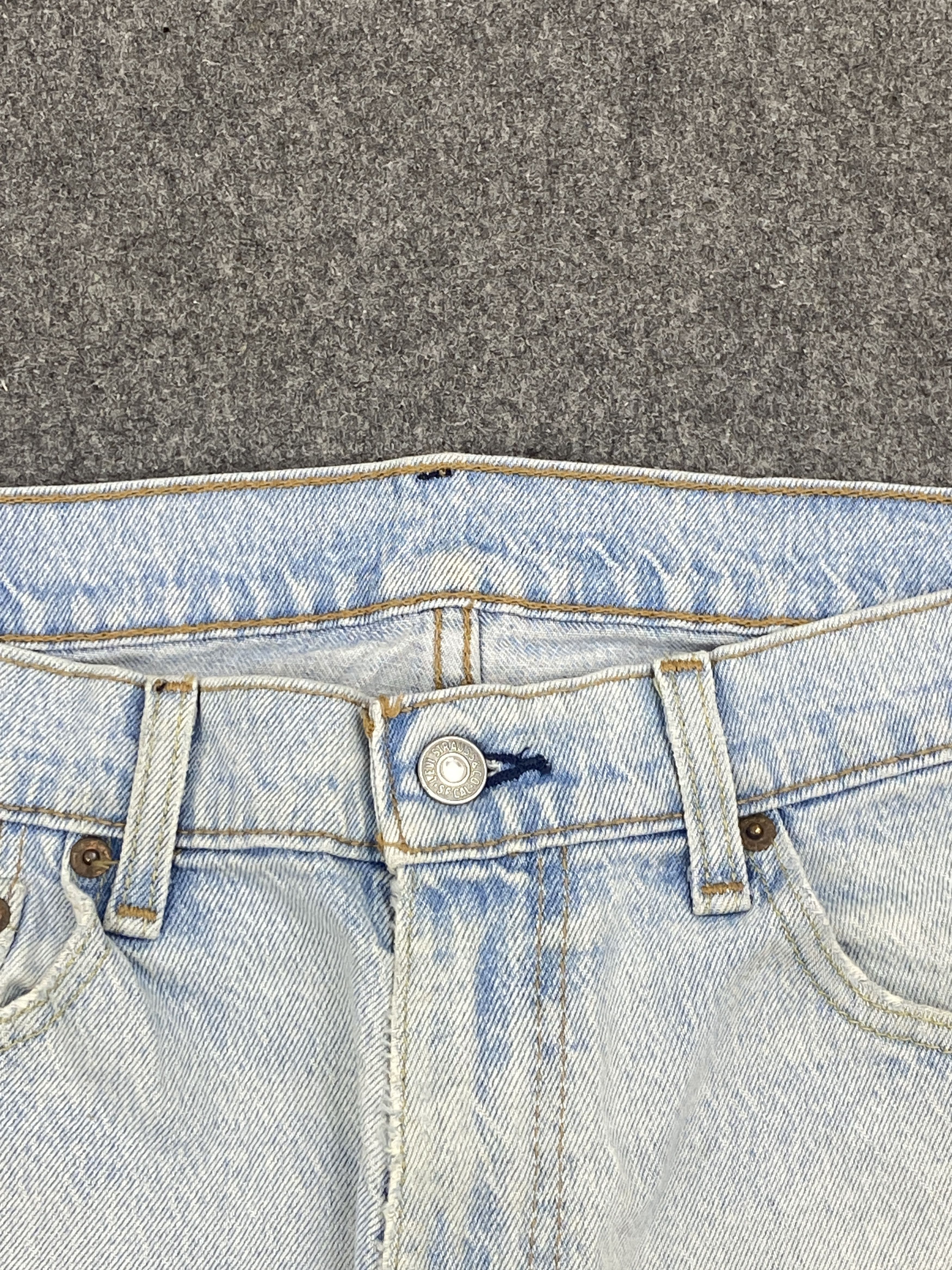 Levi's × Vintage Vintage Levi's 505 Light Washed Stained Jeans DP2653 Size US 34 / EU 50 - 7 Thumbnail
