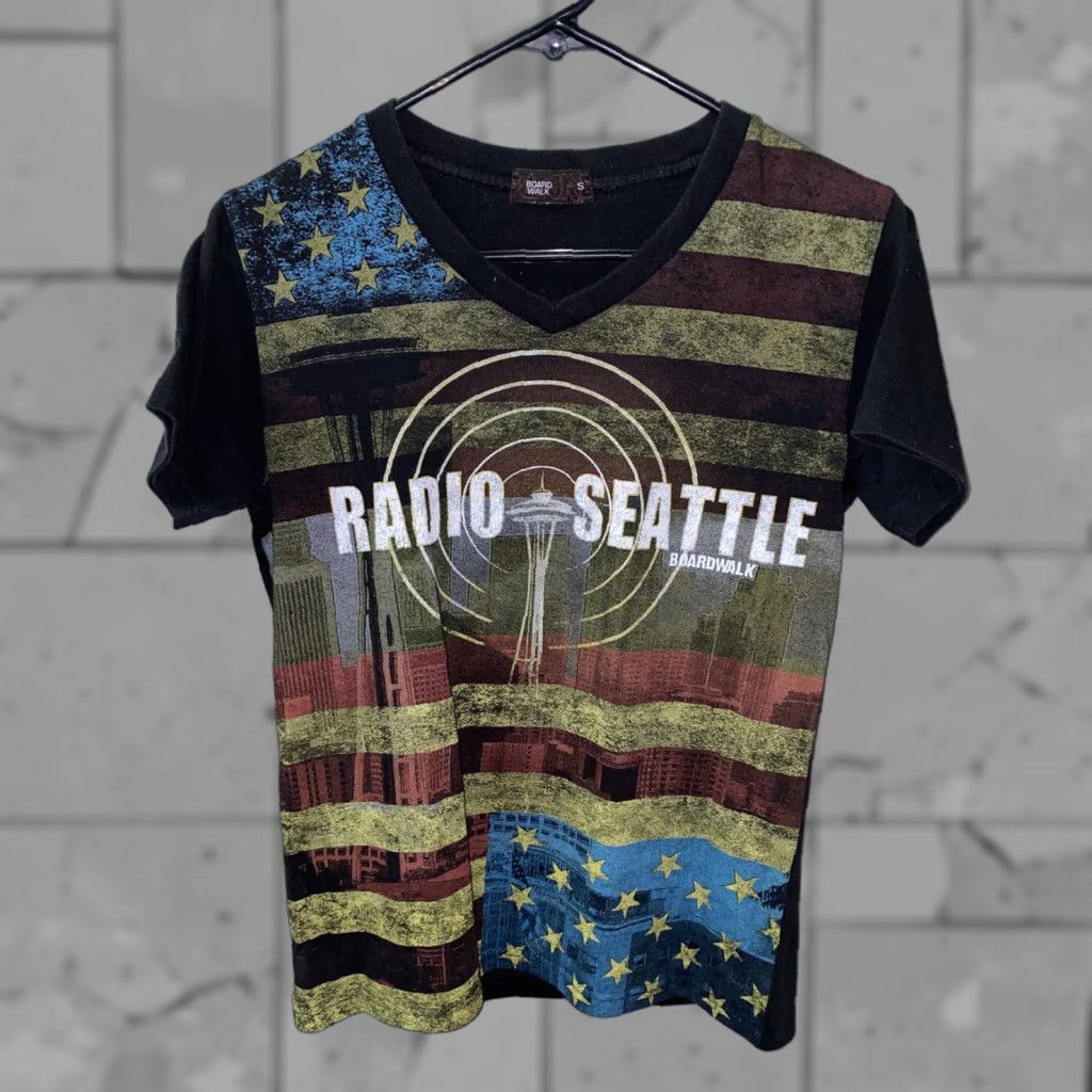 Vintage Boardwalk Mens Black V-Neck Radio Seattle T-Shirt Size S 18 In Armpit Size US S / EU 44-46 / 1 - 1 Thumbnail