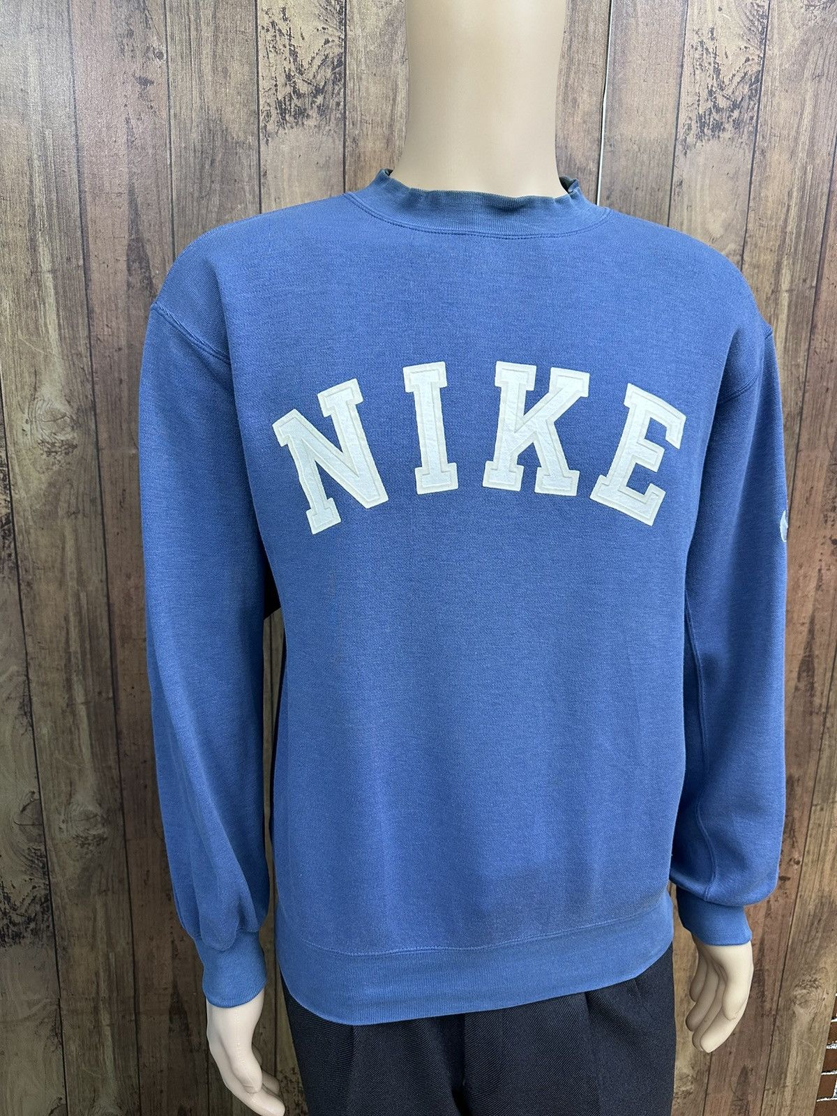 Nike Rare Nike Spellout Crewneck Faded Vintage Z59 Size US M / EU 48-50 / 2 - 4 Thumbnail