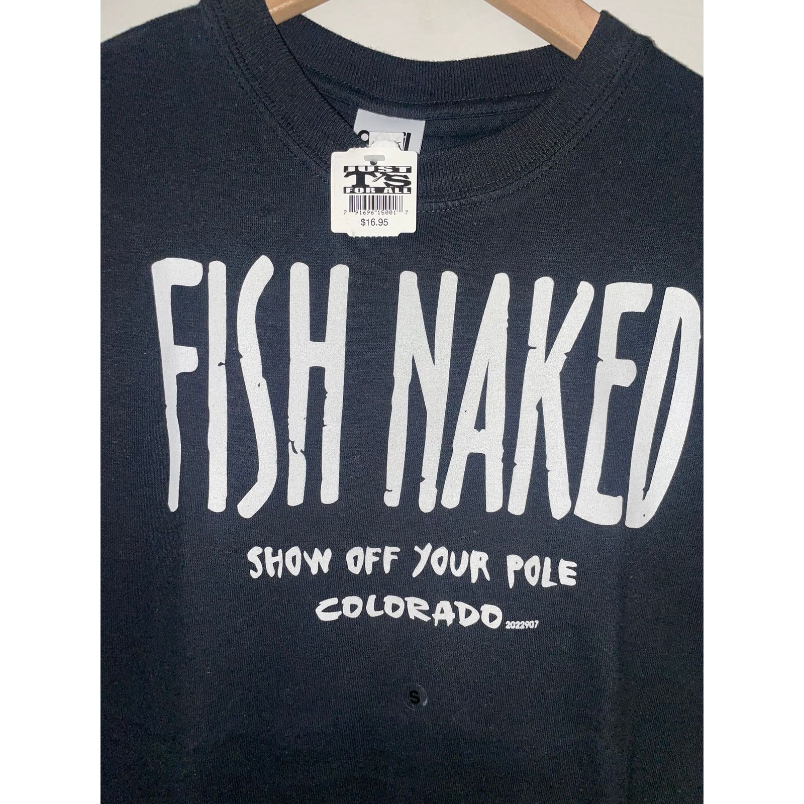 Gildan Y2K Fish Naked Show Off Your Pole Colorado Joke Shirt 2000s Size US S / EU 44-46 / 1 - 2 Thumbnail