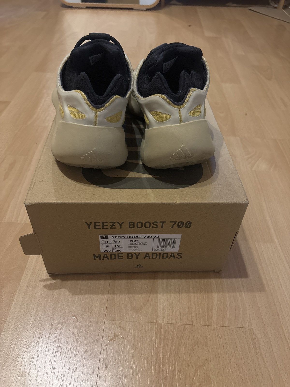 Yeezy Yeezy 700 v2 saflower Size US 11 / EU 44 - 7 Thumbnail