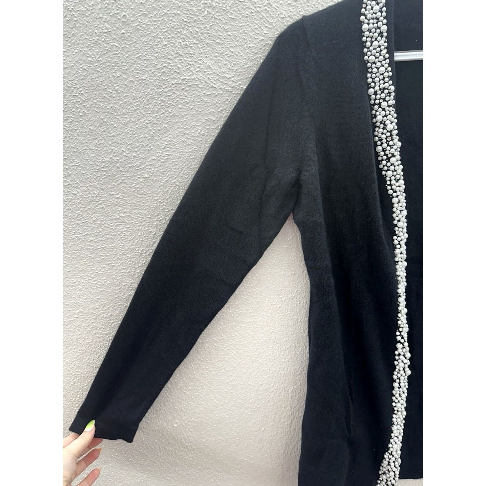Bloomingdale's Bloomingdale's Womens Cardigan Size Medium Black Cashmere Embellished NWT Size M / US 6-8 / IT 42-44 - 2 Thumbnail