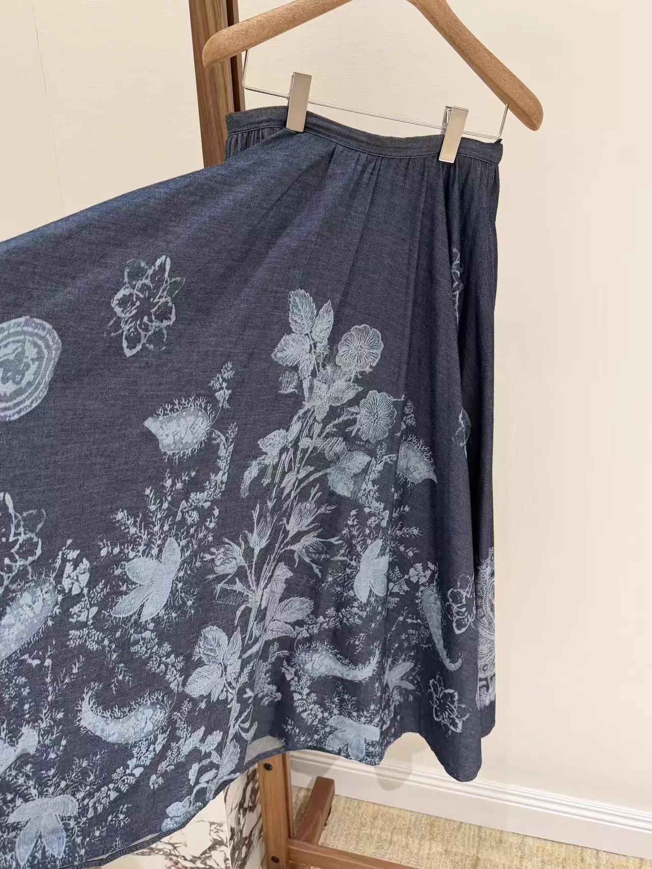 Dior Dior Women's Mid-Length Skirt Size 25" / US 0 / IT 36 - 4 Thumbnail