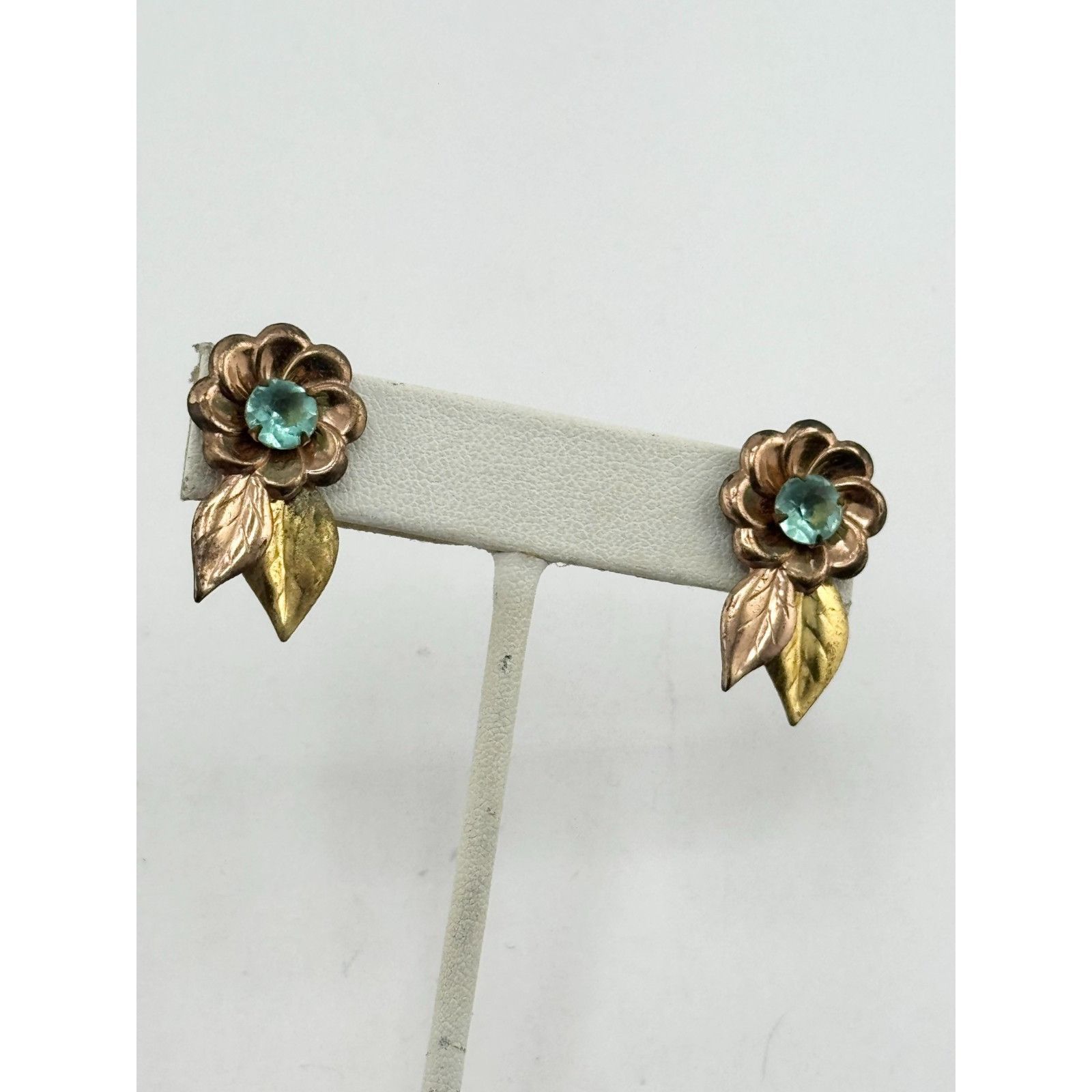 Vintage Vintage blue glass flower screw back earrings Size ONE SIZE - 2 Thumbnail