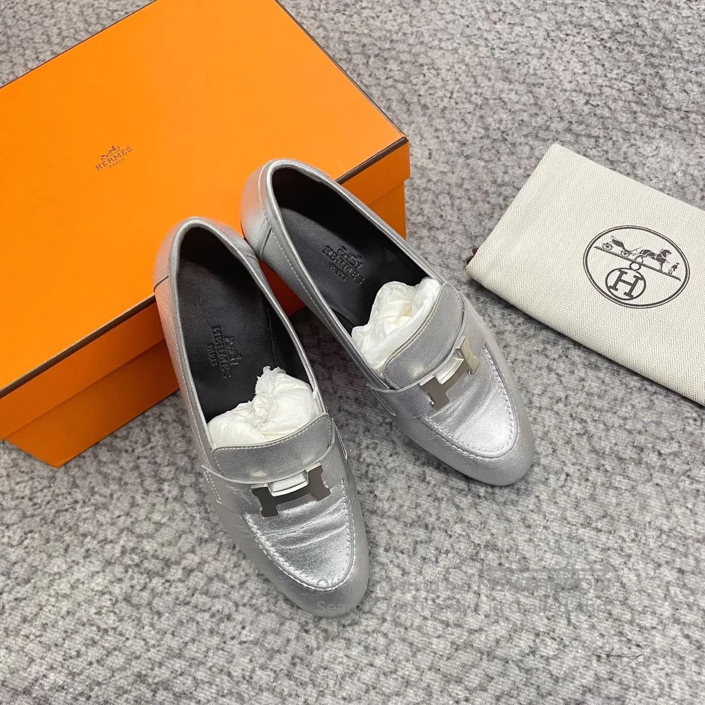 Hermes Hermes Silver Metallic Leather Loafers. Size US 5 / IT 35 - 6 Thumbnail