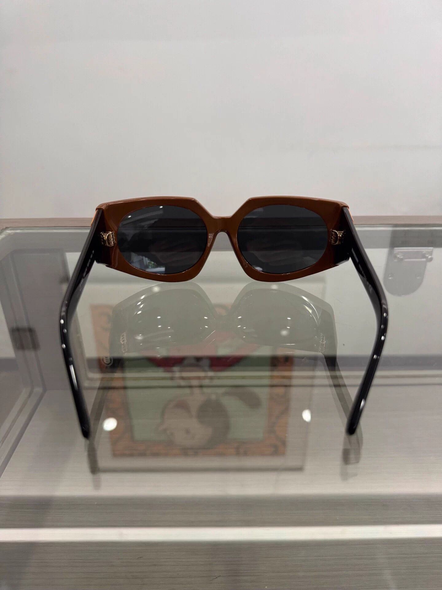 Burberry Burberry side logo colorblock black/brown sunnies Size ONE SIZE - 5 Thumbnail