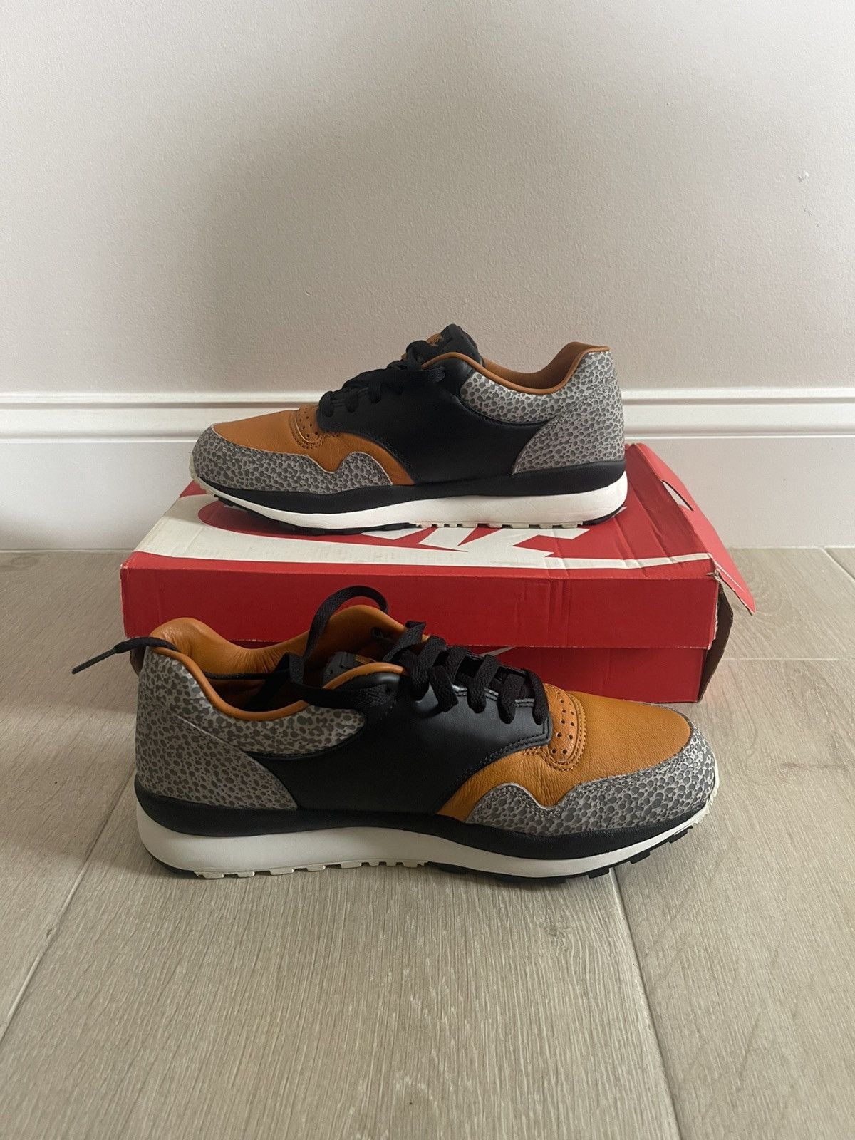 Nike Nike Air Safari QS Size 8.5 Worn Once Size US 8.5 / EU 41-42 - 2 Thumbnail