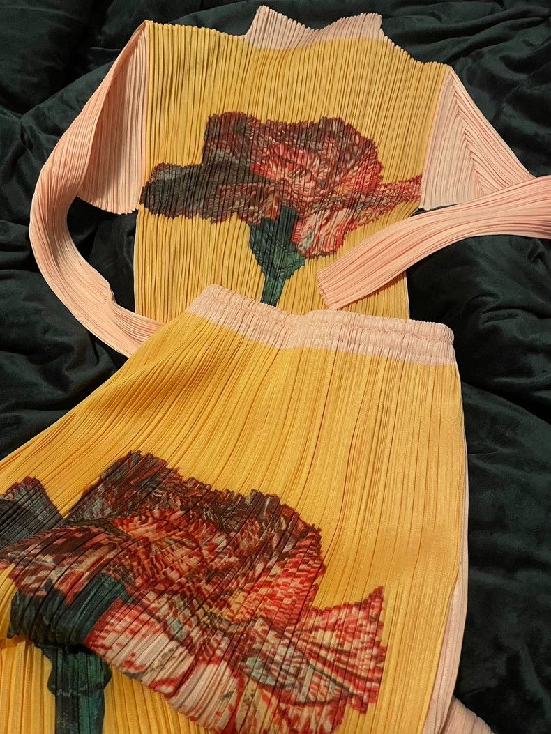 Issey Miyake Issey Miyake size:3 Yellow carnation pleated top Size S / US 4 / IT 40 - 2 Thumbnail