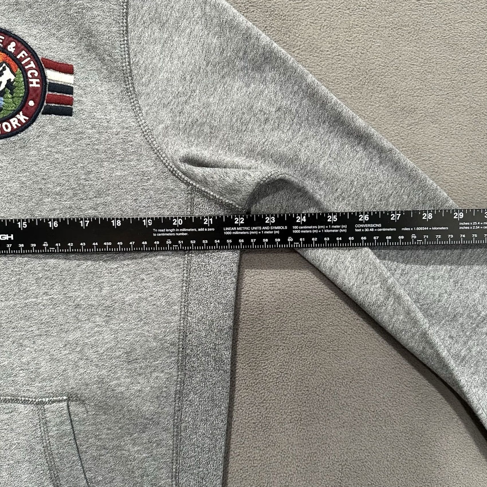 Abercrombie & Fitch Abercrombie & Fitch Sweatshirt Mens Medium Gray Maroon Patch Logo Embroidered Size US M / EU 48-50 / 2 - 7 Thumbnail
