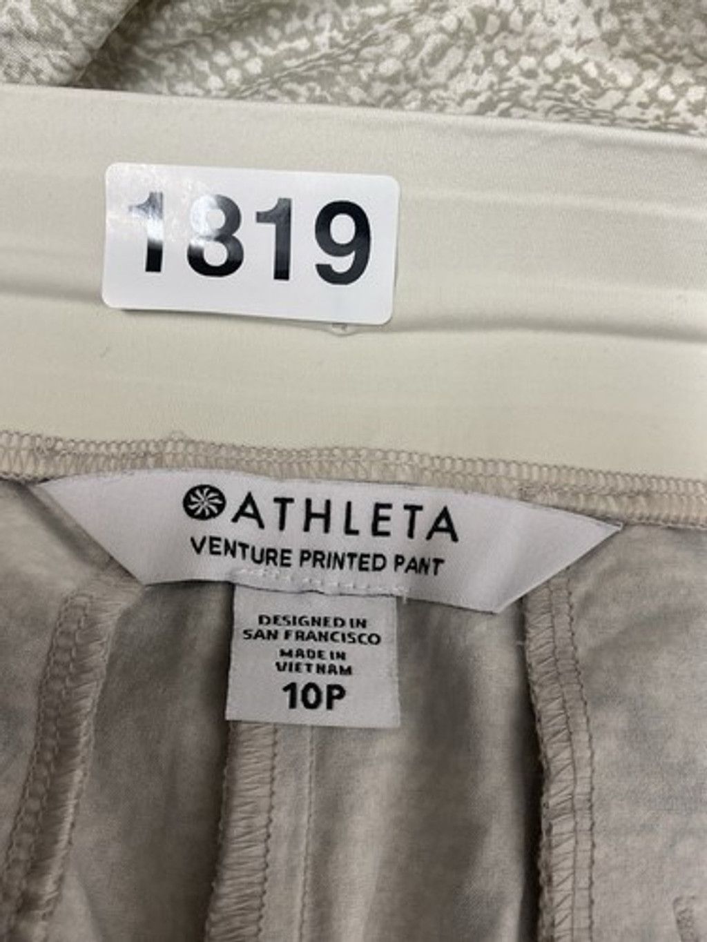 Athleta NWOT Athleta Cream Venture Printed Jogger Pants Women 10P Size 32" / US 10 / IT 46 - 2 Thumbnail