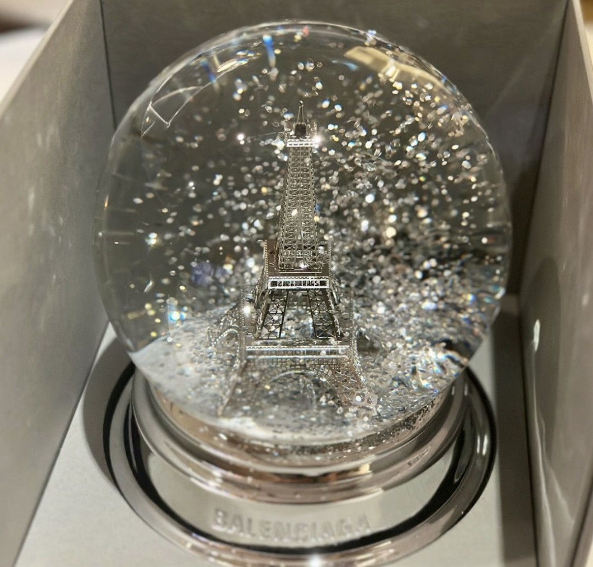 Balenciaga Rare balenciaga vip snow globe Size ONE SIZE - 1 Thumbnail