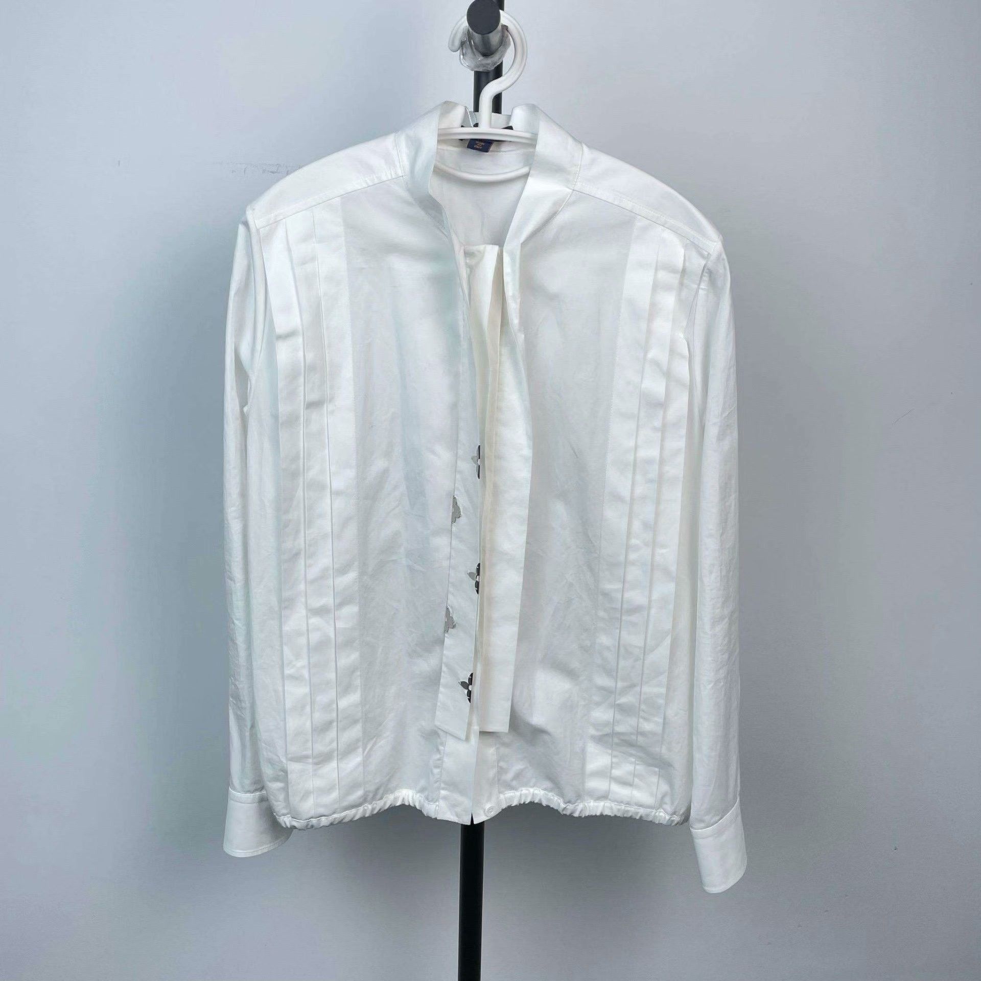 Louis Vuitton Louis Vuitton White Shirt 40 Men Size US M / EU 48-50 / 2 - 1 Thumbnail