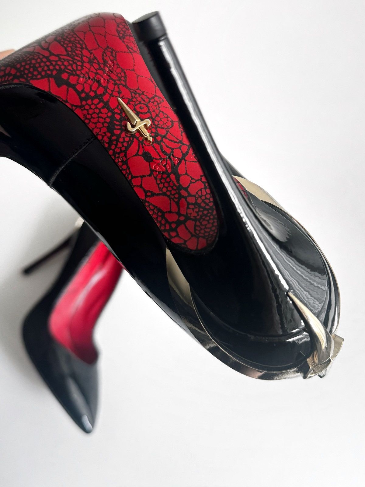 Paciotti Extremely rare black dagger heels with gold heartdetail. Size US 6 / IT 36 - 9 Thumbnail