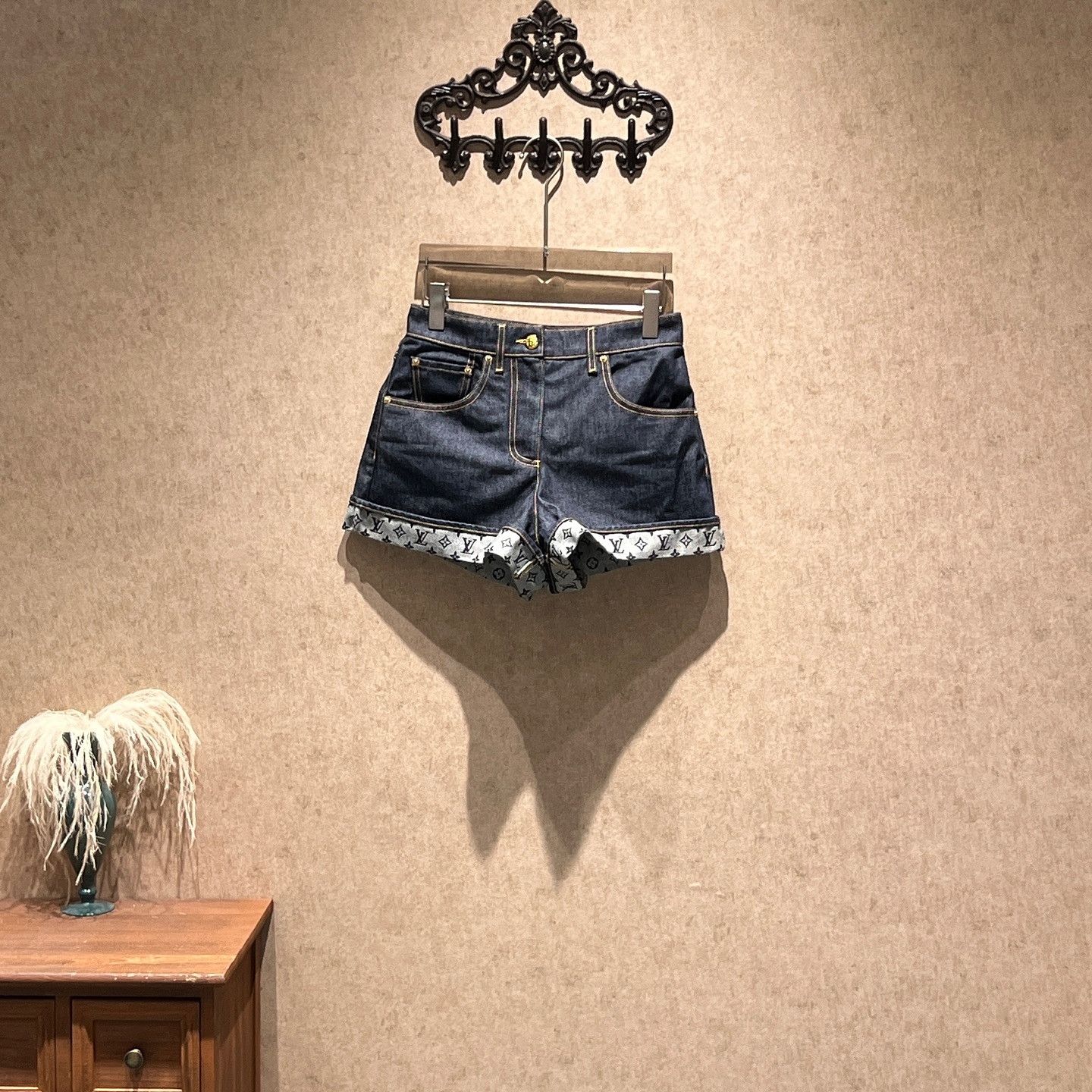 Louis Vuitton Louis Vuitton Monogram Cuff Denim Shorts Size 36 Size 26" / US 2 / IT 38 - 1 Thumbnail