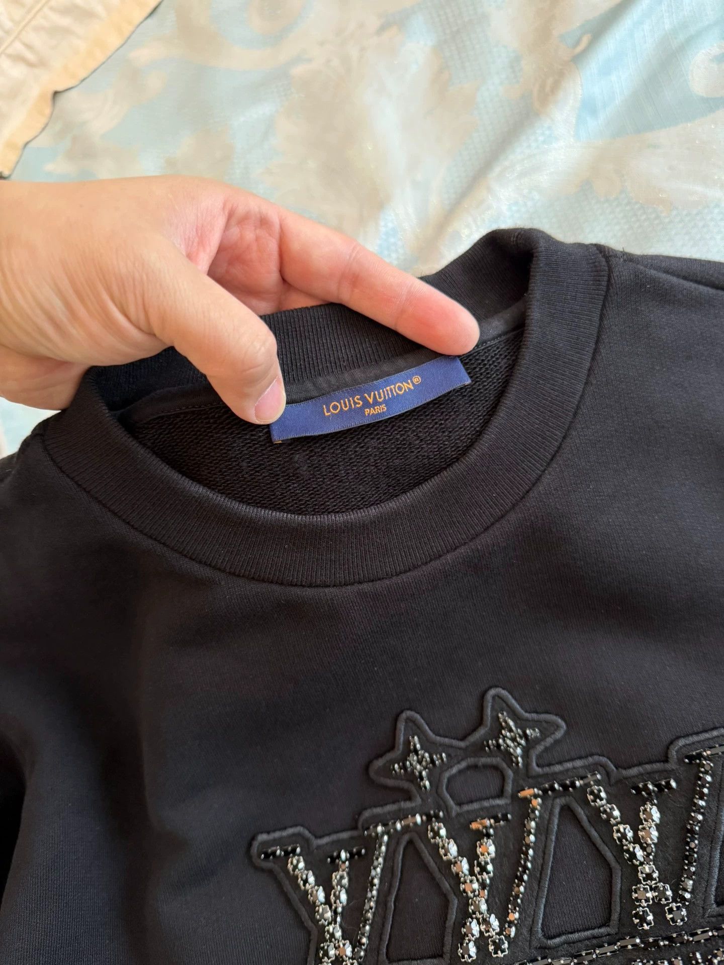 Louis Vuitton LV M Sweatshirt Big Crystal Logo Worn Twice, Stylish, Casual Size US M / EU 48-50 / 2 - 4 Thumbnail