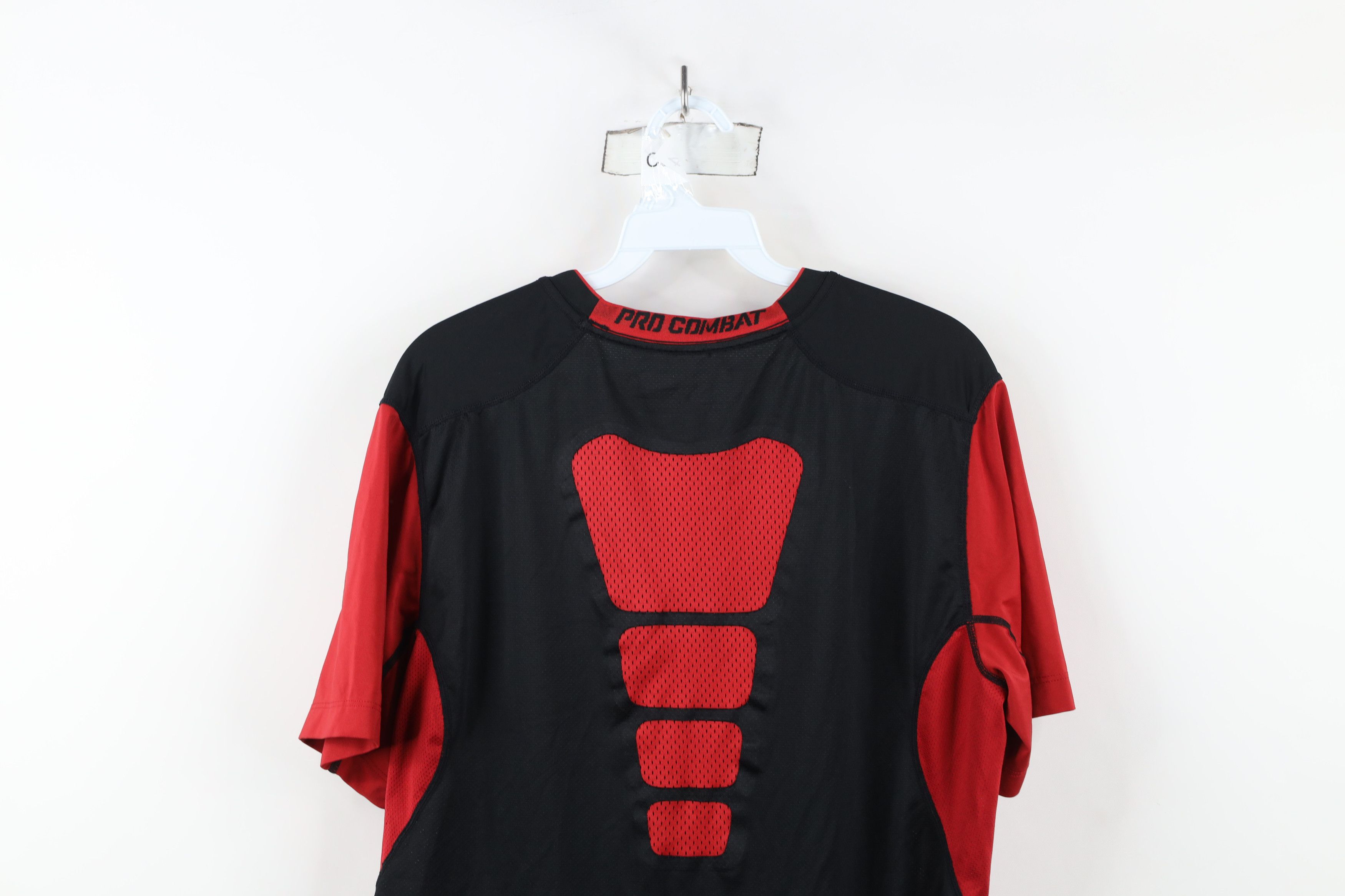 Nike × Vintage Nike Pro Combat Fitted Vented Training Gym T-Shirt Black Size US L / EU 52-54 / 3 - 14 Thumbnail