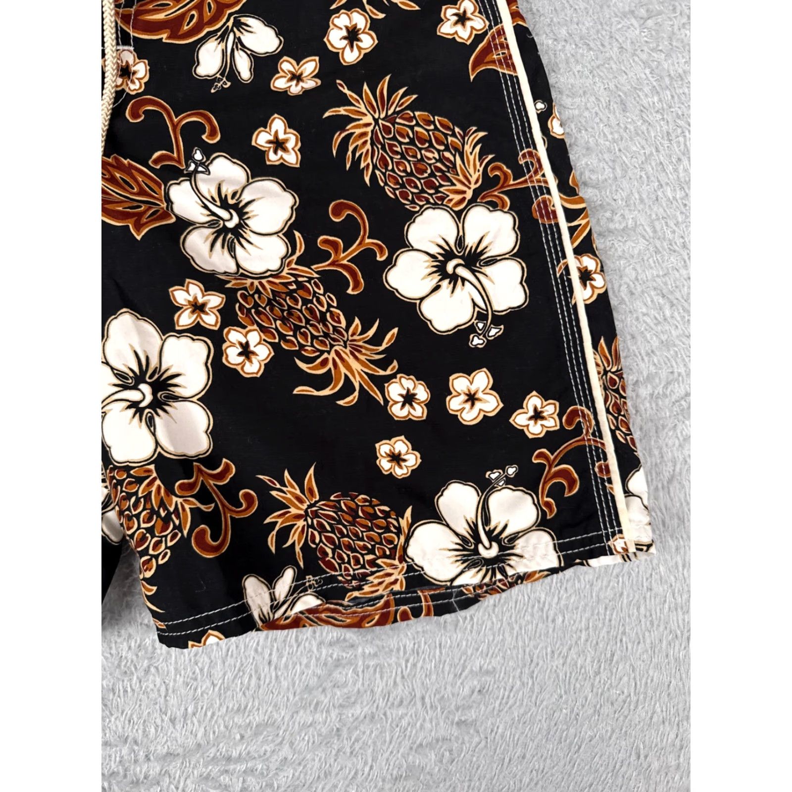 Swims VINTAGE Unbranded Board Shorts Mens 28 Black Beige Floral Hawaiian US Made Polyester Swim Surf Beach Drawstring Men Size US 28 / EU 44 - 2 Thumbnail