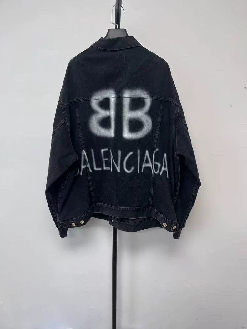 Balenciaga Balenciaga Spray Paint Logo Denim Jacket - dmc Size US L / EU 52-54 / 3 - 1 Thumbnail