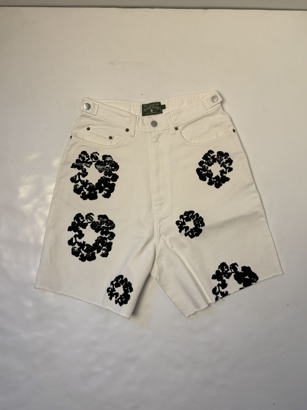 DENIM TEARS Denim Tears Cotton Wreath Denim Short -White Size US 30 / EU 46 - 1 Thumbnail