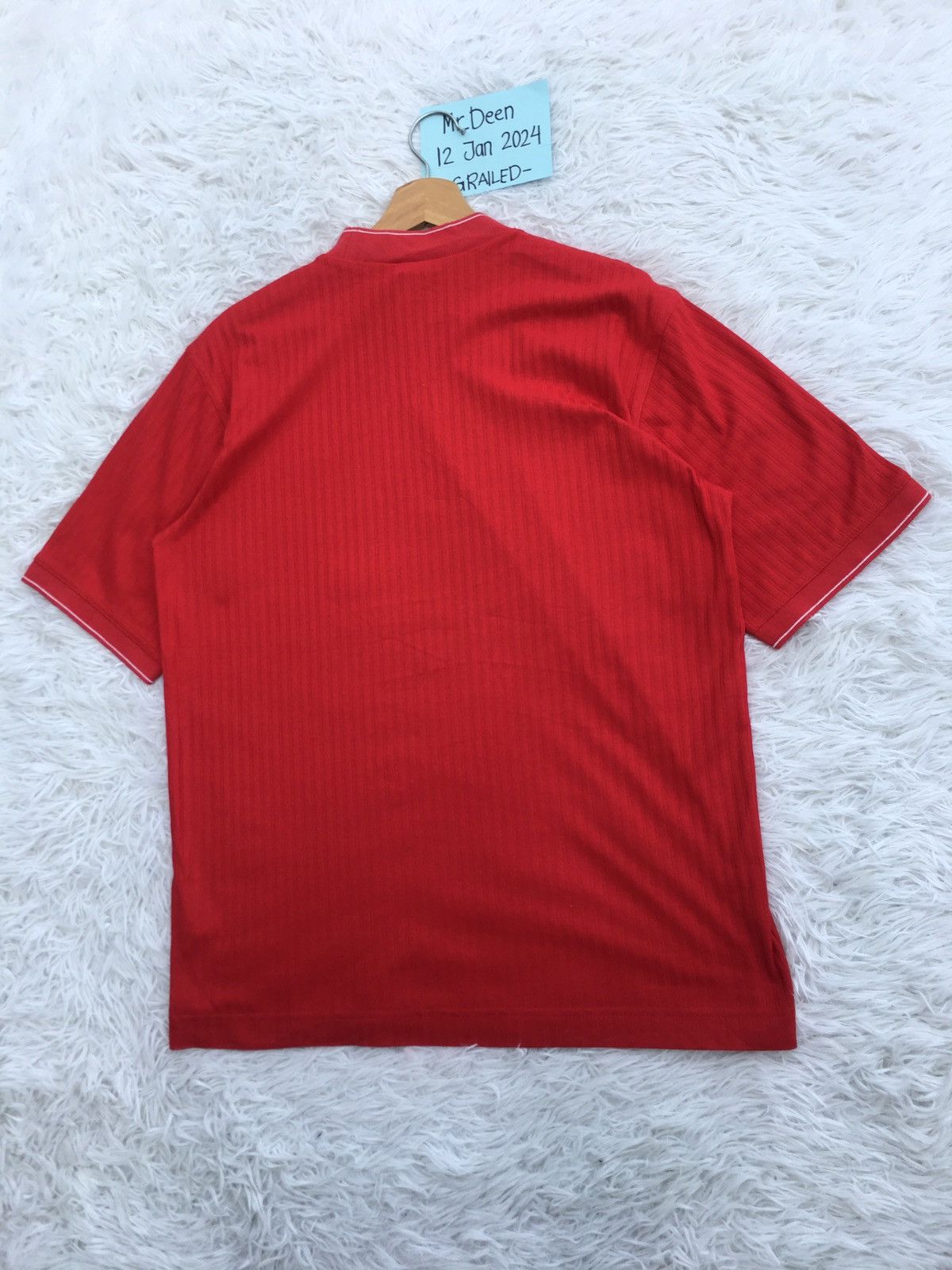 Nike Rare Vintage Nike Swoosh Logo Tshirt Size US L / EU 52-54 / 3 - 21 Thumbnail
