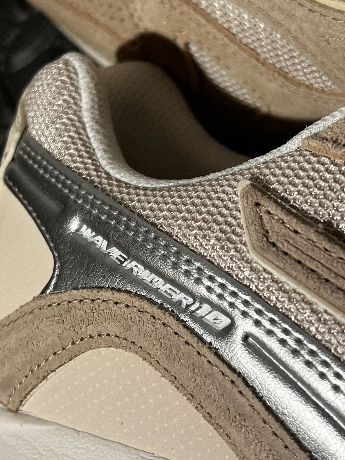 Mizuno NEW Mizuno Wave Rider 10 Premium size 10 Beige Suede shoes Size US 10 / EU 43 - 11 Thumbnail