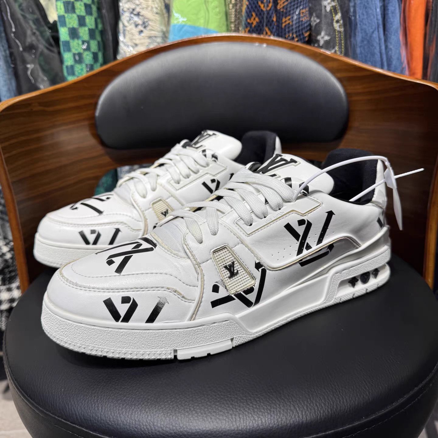 Louis Vuitton White Low-Top Sneakers with Black Pattern Size US 10 / EU 43 - 1 Thumbnail