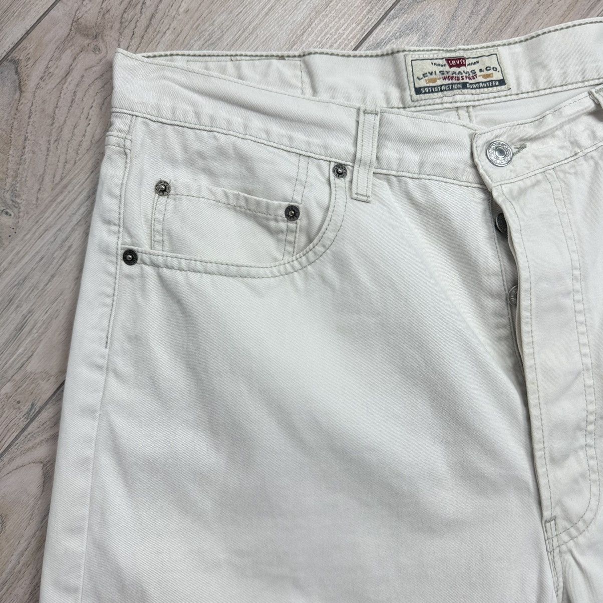 Levi's Vintage Levi’s Black Tab 1994 Cropped White Shorts Size US 36 / EU 52 - 3 Thumbnail