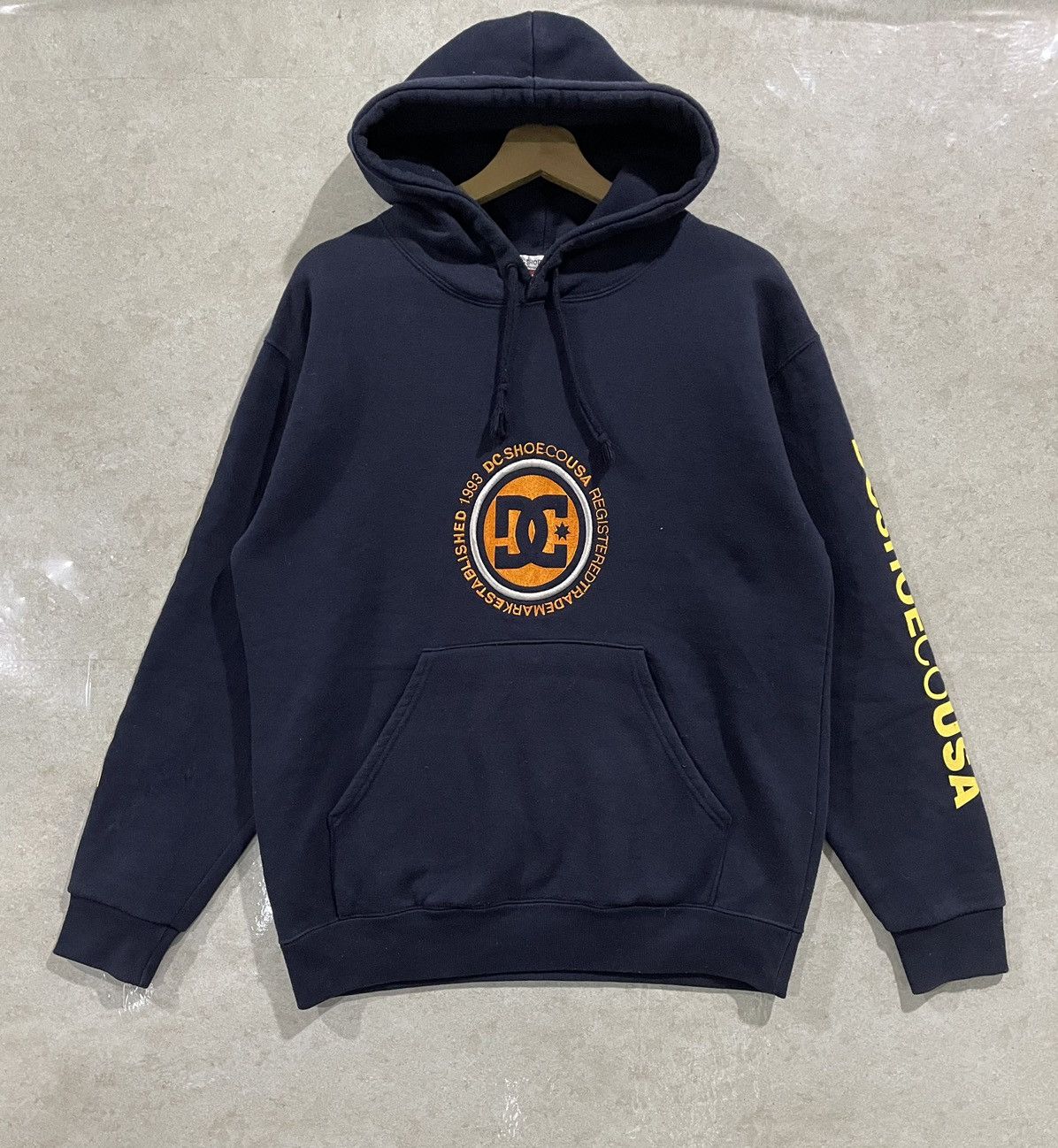 DC × Vintage Vintage DC Shoe Pullover Hoodie Size US XL / EU 56 / 4 - 1 Thumbnail