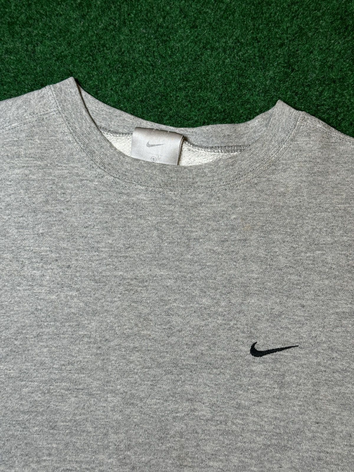 Nike × Vintage Vintage 90s Y2K Nike Minimalist Gray Swoosh Crewneck Size US S / EU 44-46 / 1 - 2 Thumbnail