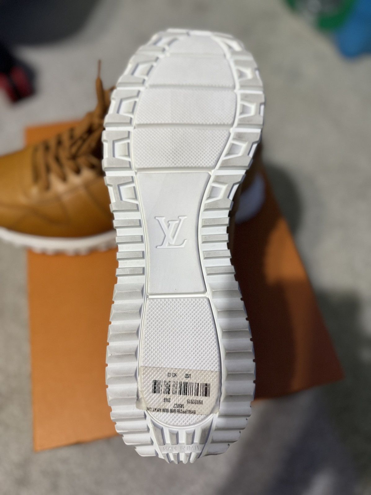 Louis Vuitton Louis Vuitton Run Away size 10(US) Size US 10 / EU 43 - 8 Thumbnail