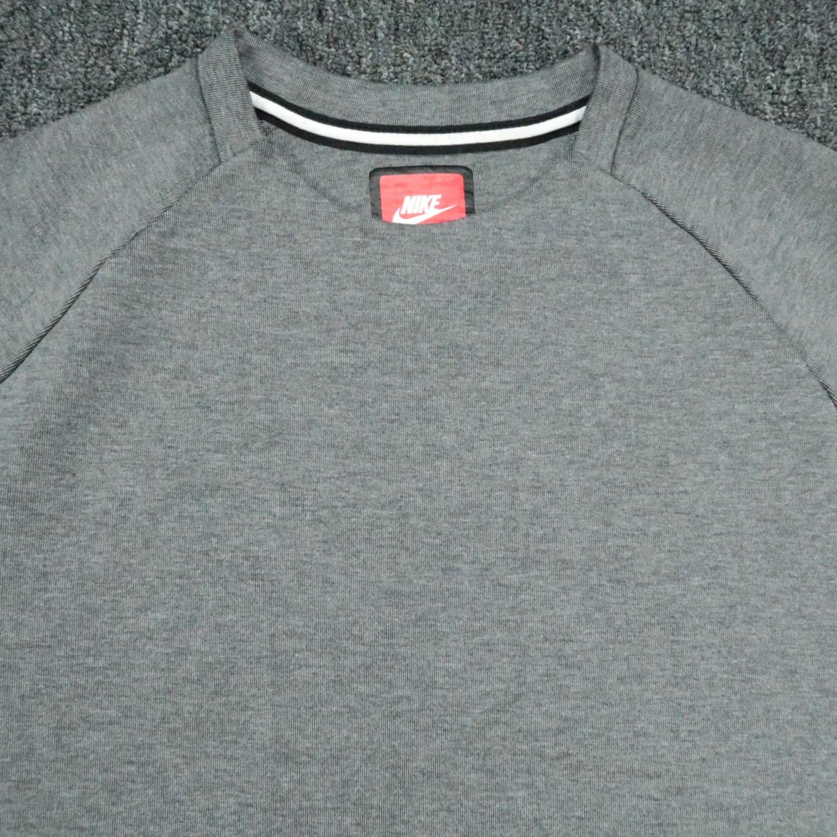 Nike Nike Sweatshirt Mens Large Gray Tech Fleece Crewneck Kangaroo Pocket Raglan Size US L / EU 52-54 / 3 - 2 Thumbnail