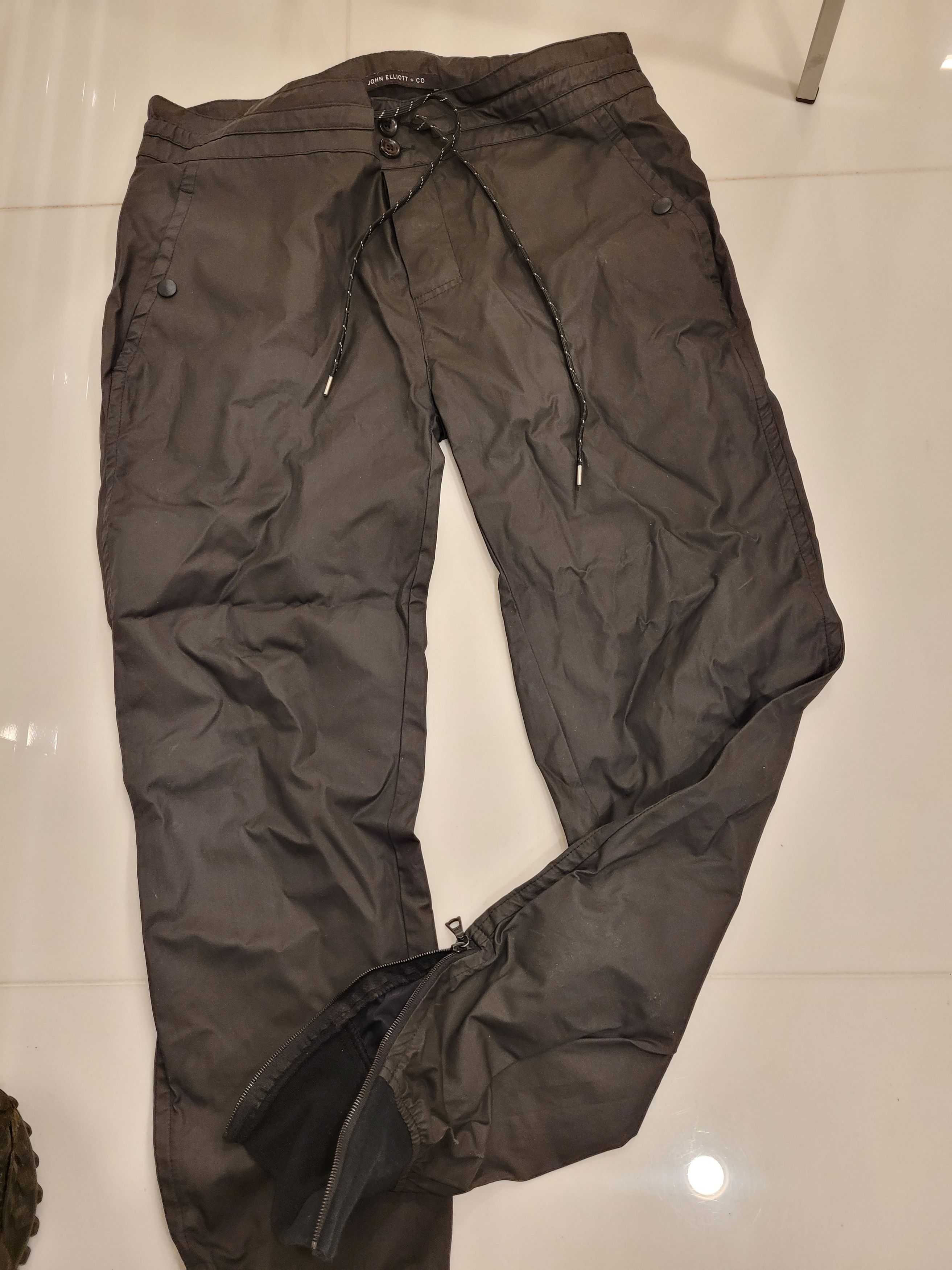 John Elliott John Elliott Black tech/streetwear joggers Size US 34 / EU 50 - 1 Thumbnail
