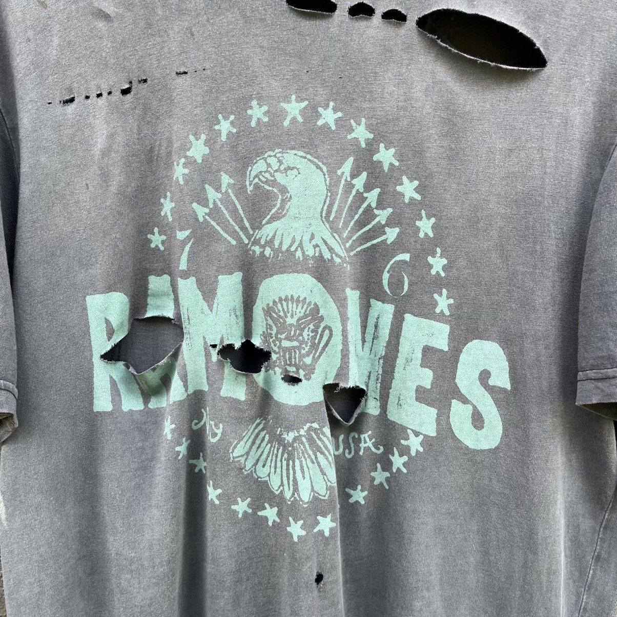 Band Tees Thrashed Faded Distressed Ramones Band Tee Size US L / EU 52-54 / 3 - 2 Thumbnail