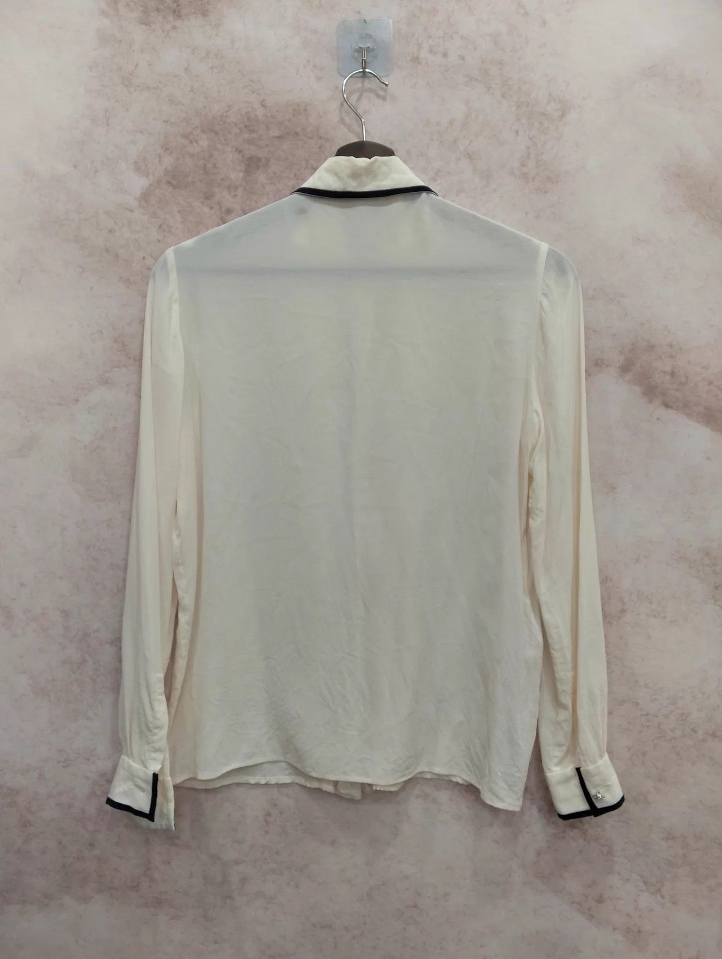 Miu Miu MIU MIU Solid Silk Long Sleeve Shirt Women's Size 38 Size XS / US 0-2 / IT 36-38 - 2 Thumbnail