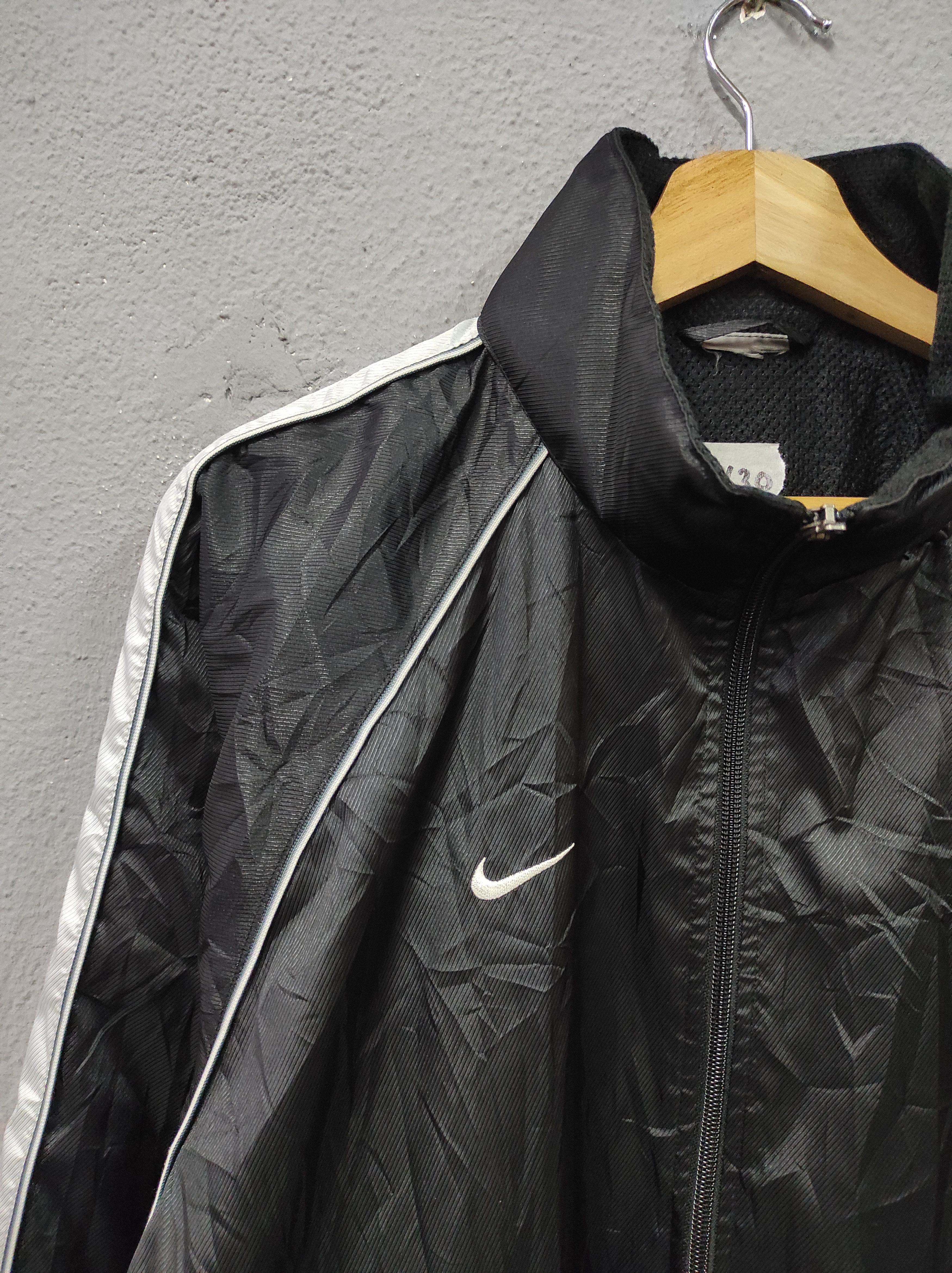 Nike NIKE VTG NYLON JACKET HOODED Size US XL / EU 56 / 4 - 5 Thumbnail