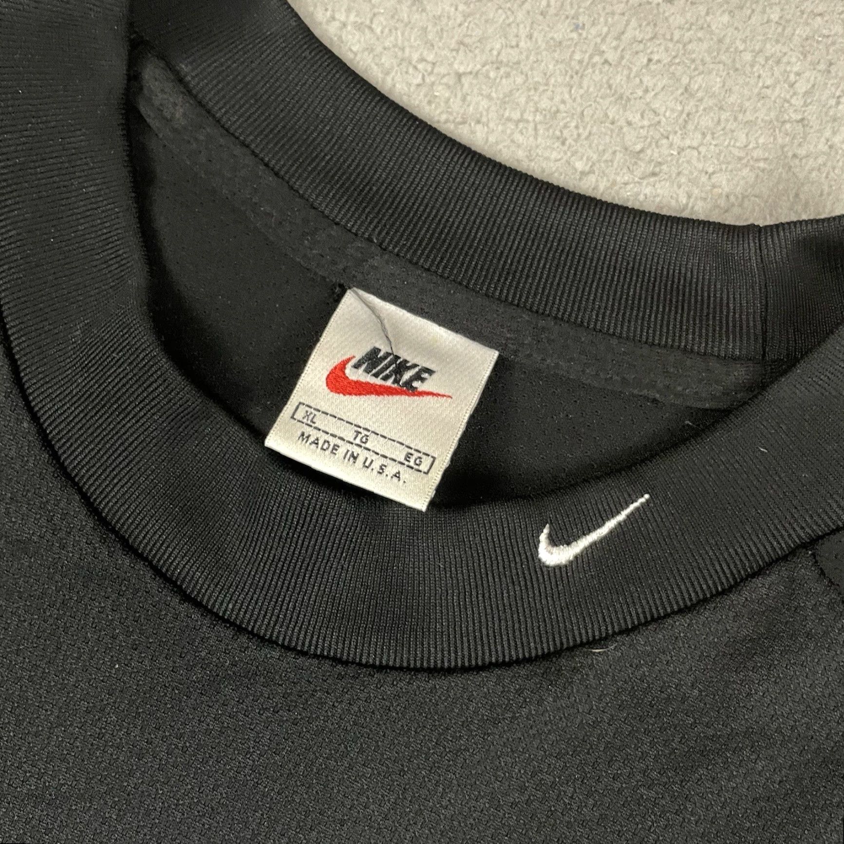 Nike VINTAGE Nike T Shirt Men's XL Black Embroidered Swoosh USA Y2K Fit Size US XL / EU 56 / 4 - 4 Thumbnail