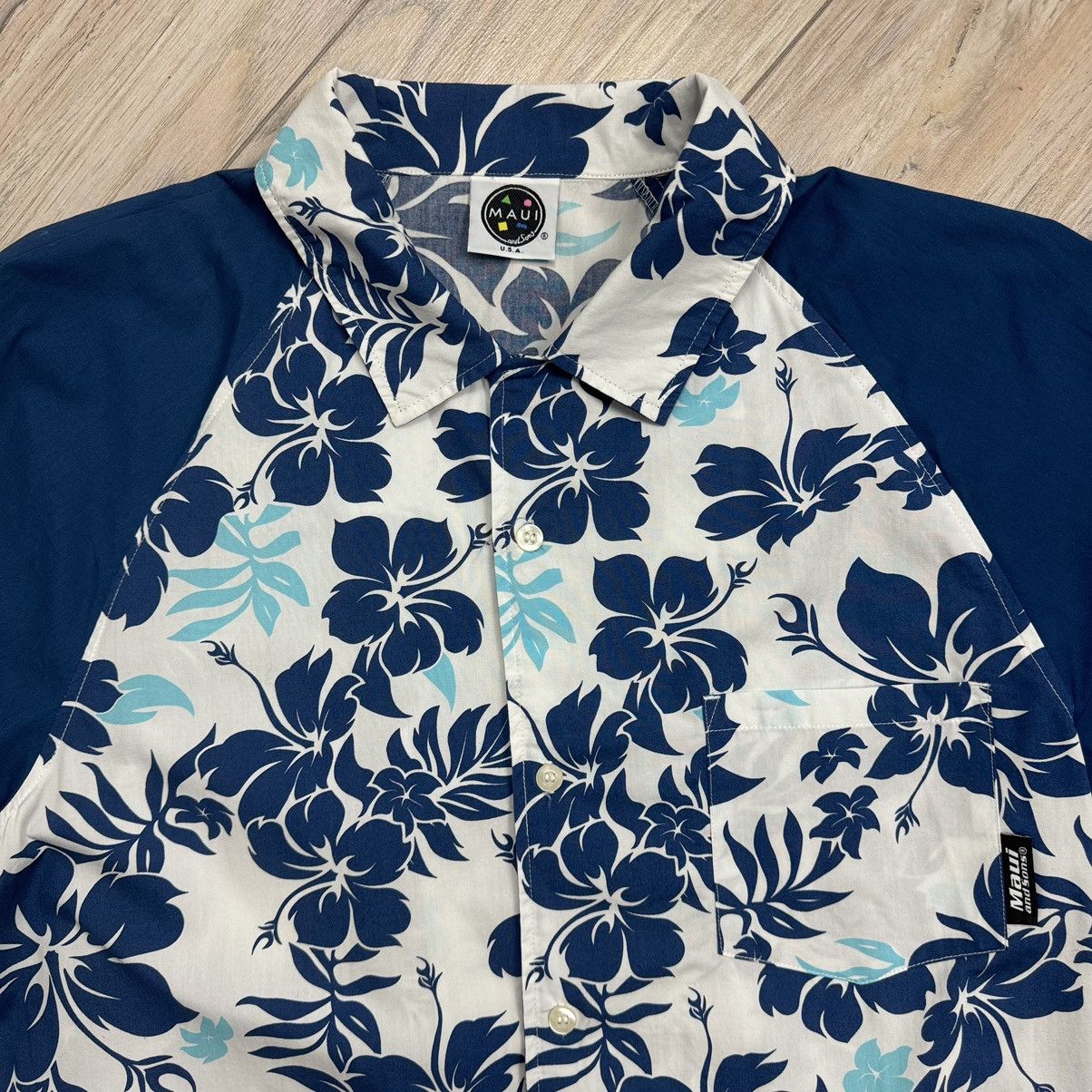 Maui and Sons Rare Vintage Maui and Sons Black Shark Print Hawaiian Shirt Size US XL / EU 56 / 4 - 4 Thumbnail