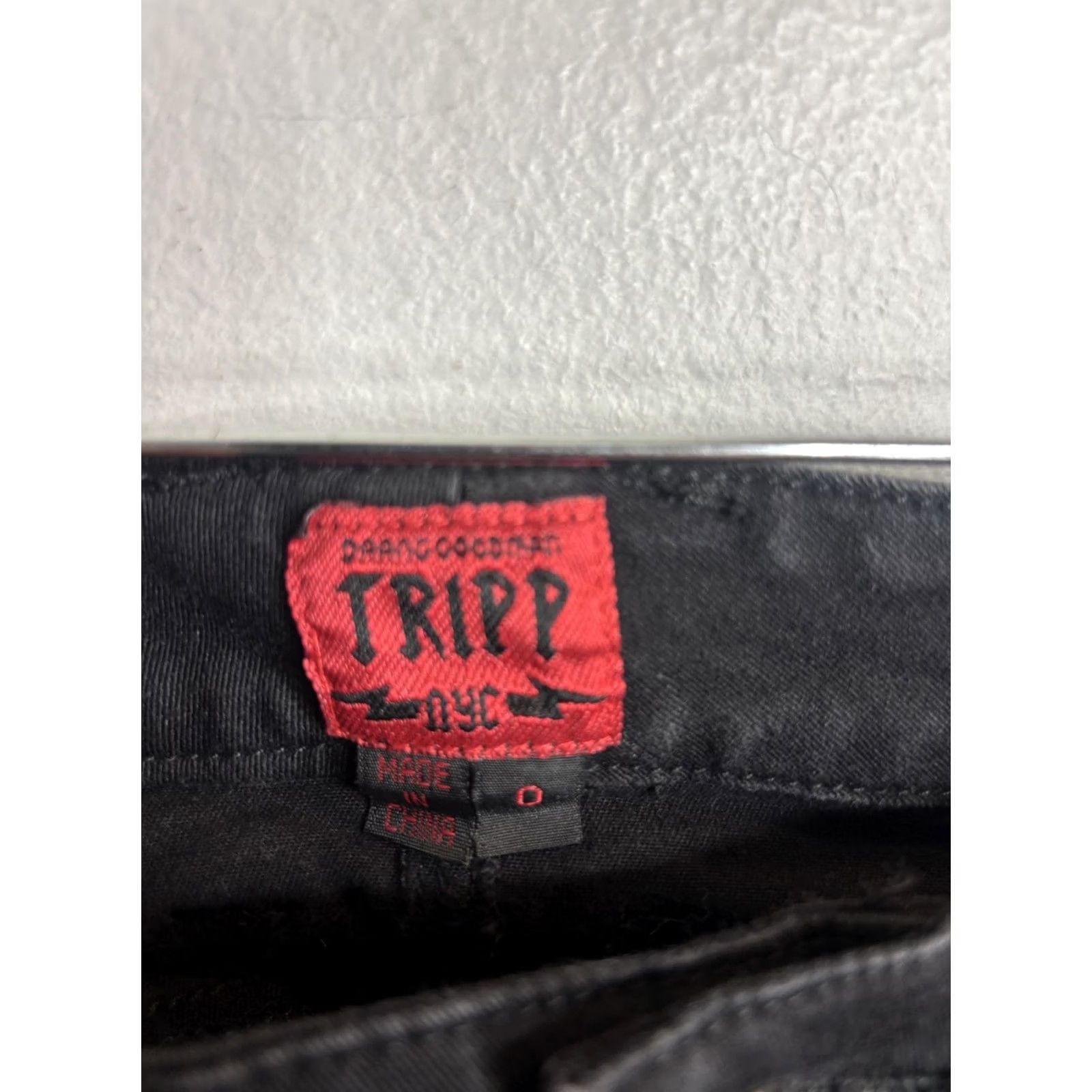 Tripp NYC VINTAGE? No. Tripp NYC Jeans Juniors 0 Black Skinny Mid Rise Distressed Ripped Denim Size 25" / US 0 / IT 36 - 3 Thumbnail