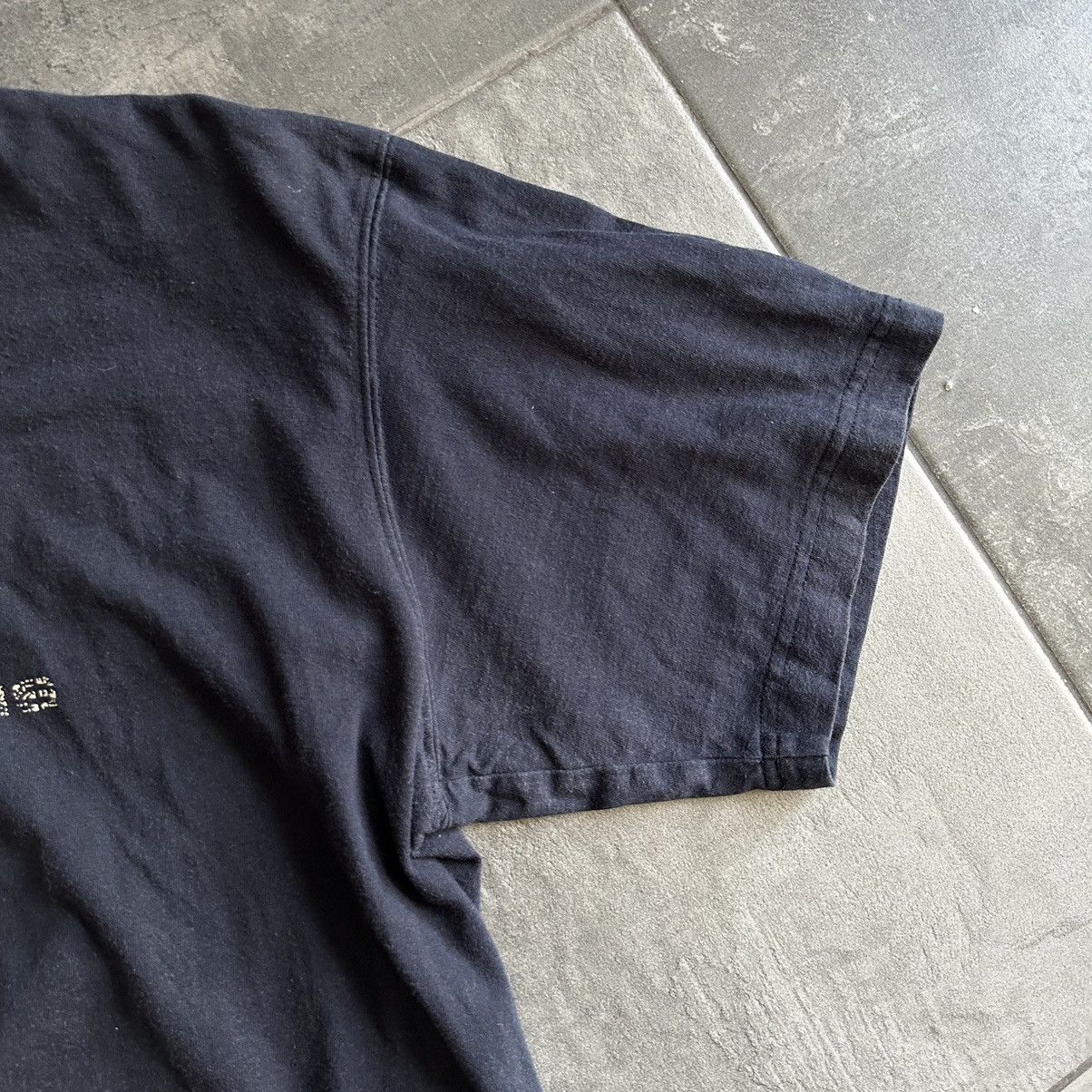 Guess Vintage Guess Jeans T-shirts Centre Logo Distressed Y2K Size US L / EU 52-54 / 3 - 8 Thumbnail